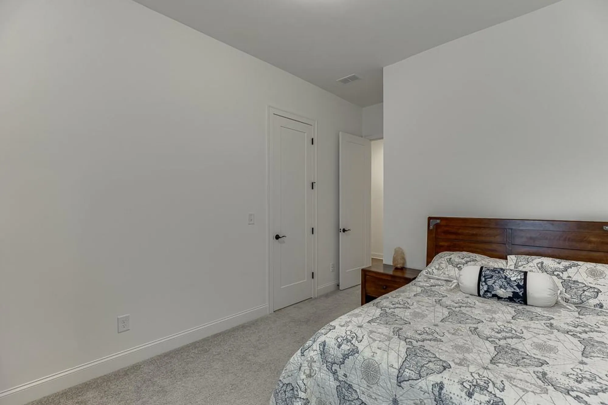 Property Slideshow image 28 of 43 | 6996 river rock dr, Flowery Branch, GA, 30542