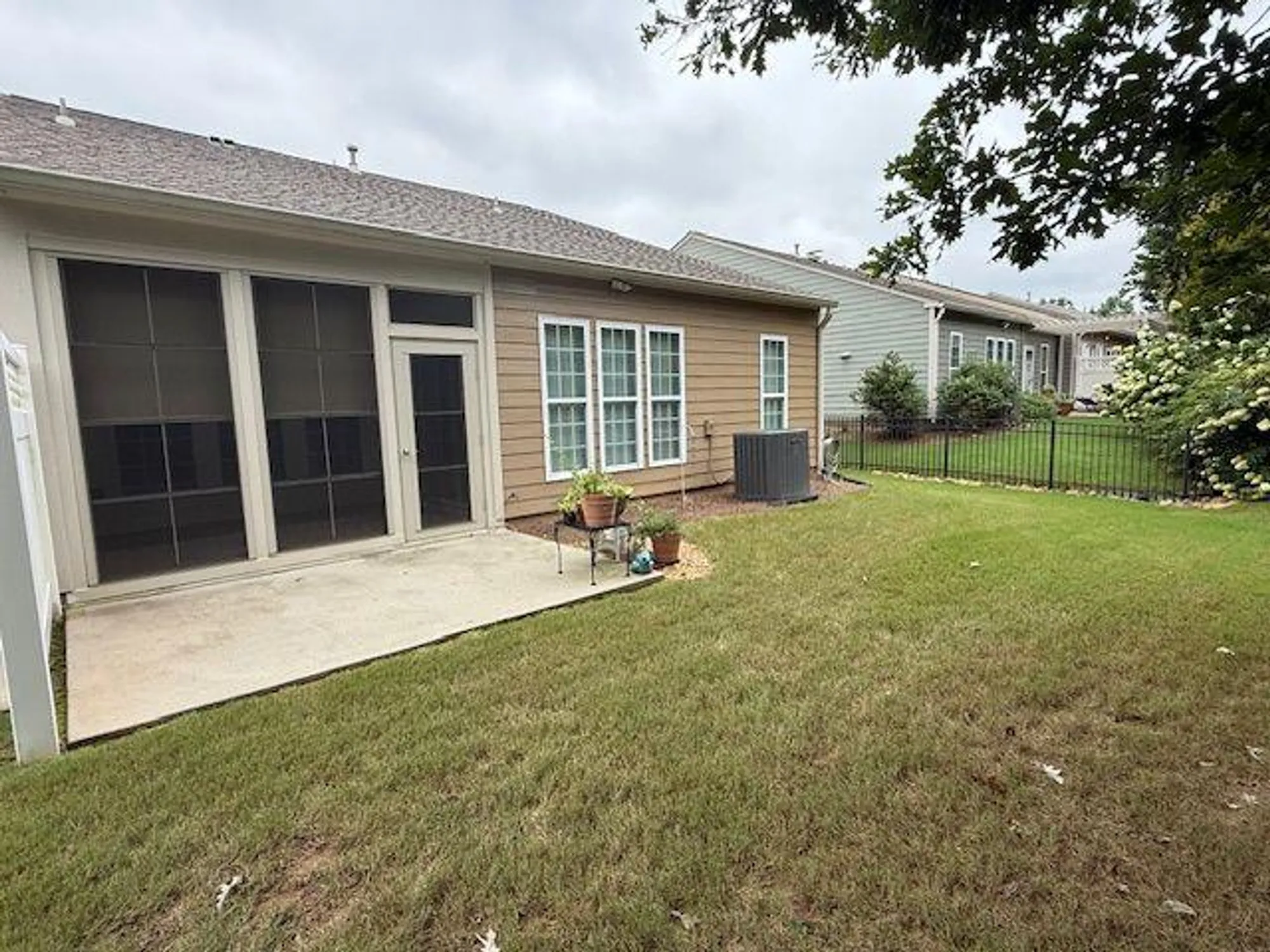 Property Slideshow image 12 of 12 | 6212 longleaf dr, Hoschton, GA, 30548