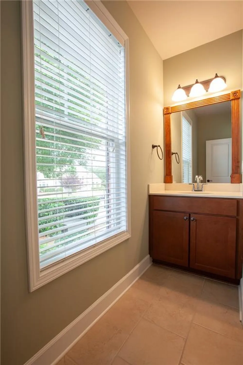 Property Slideshow image 15 of 40 | 3508 blue spruce ct, Gainesville, GA, 30504