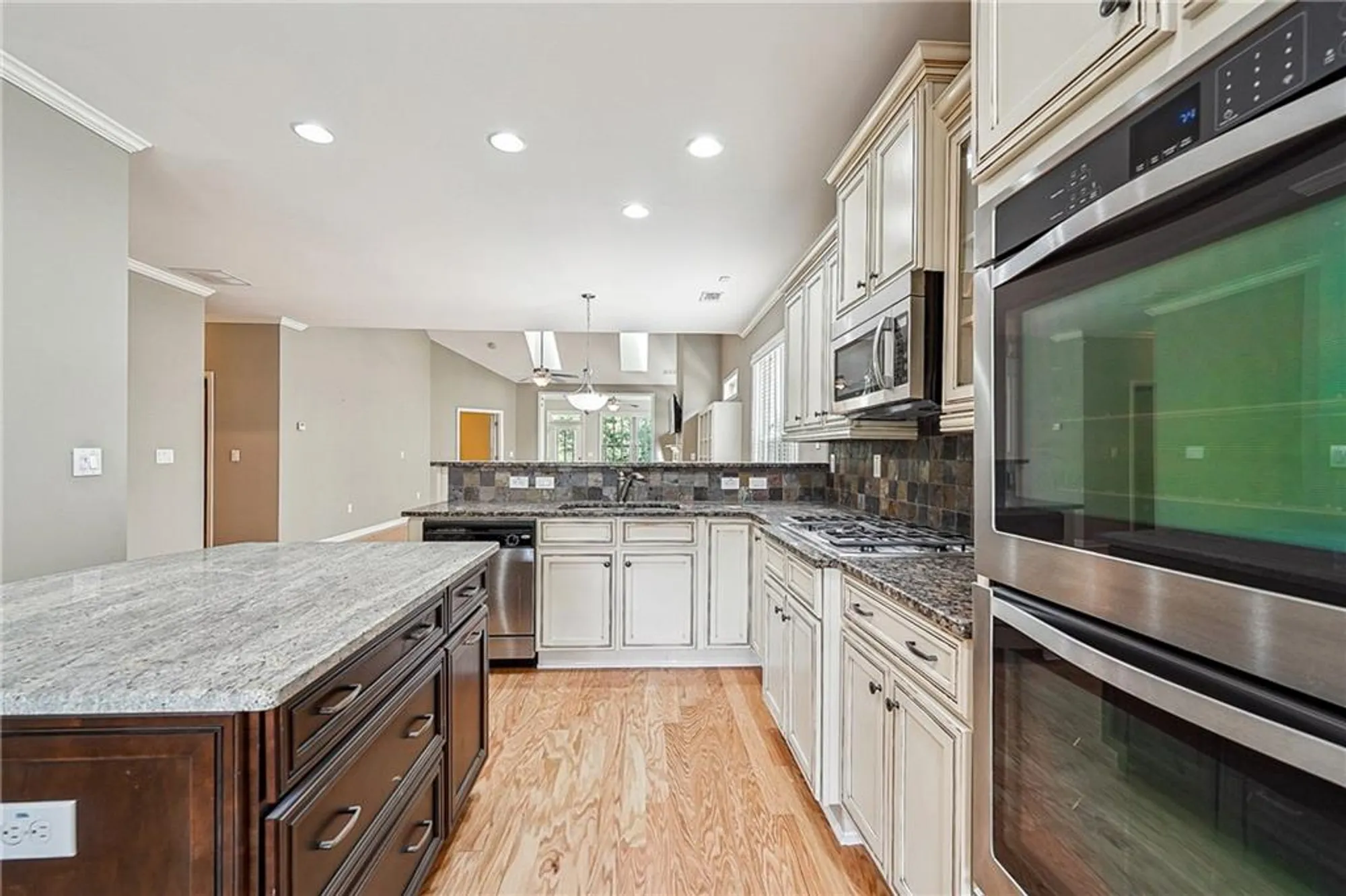 Property Slideshow image 11 of 33 | 6722 blue heron way, Flowery Branch, GA, 30542