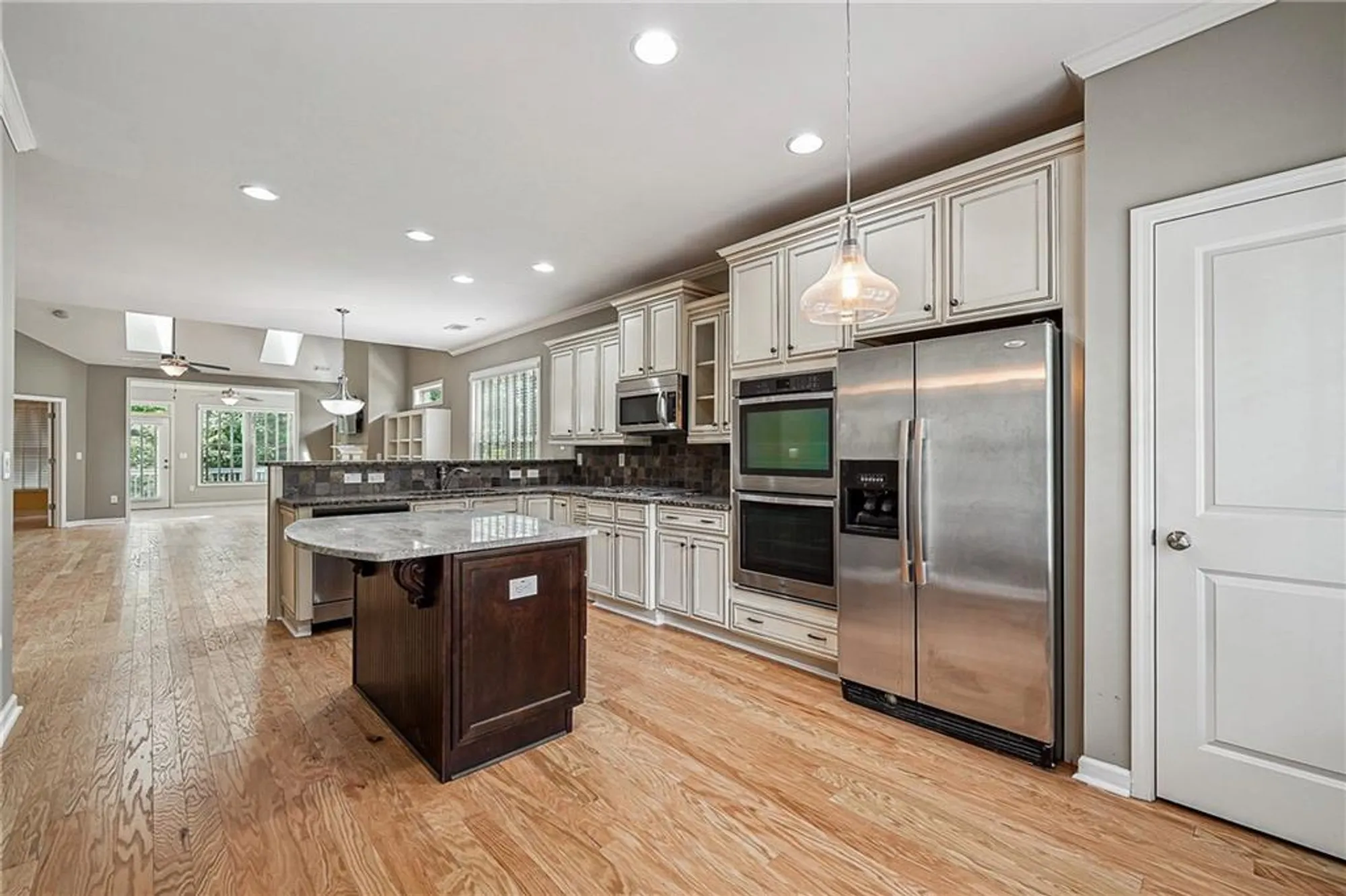 Property Slideshow image 12 of 33 | 6722 blue heron way, Flowery Branch, GA, 30542