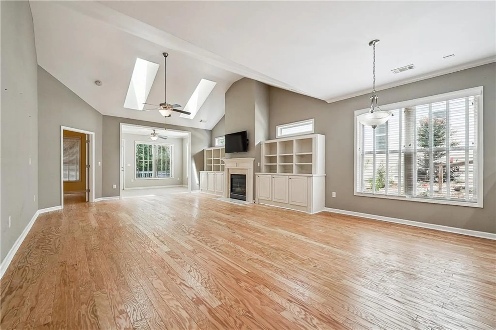 Property Slideshow image 13 of 33 | 6722 blue heron way, Flowery Branch, GA, 30542