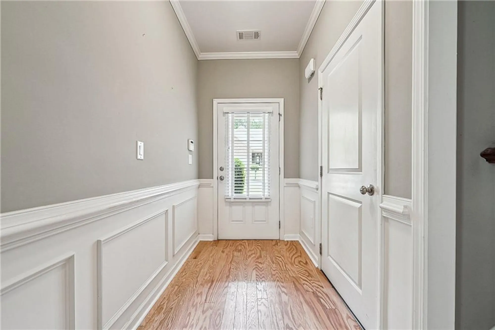 Property Slideshow image 7 of 33 | 6722 blue heron way, Flowery Branch, GA, 30542