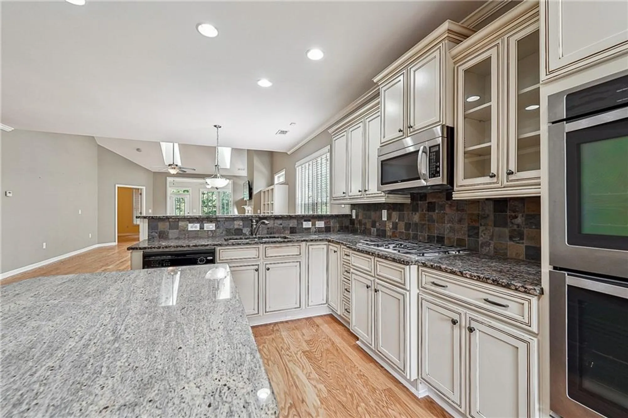 Property Slideshow image 10 of 33 | 6722 blue heron way, Flowery Branch, GA, 30542