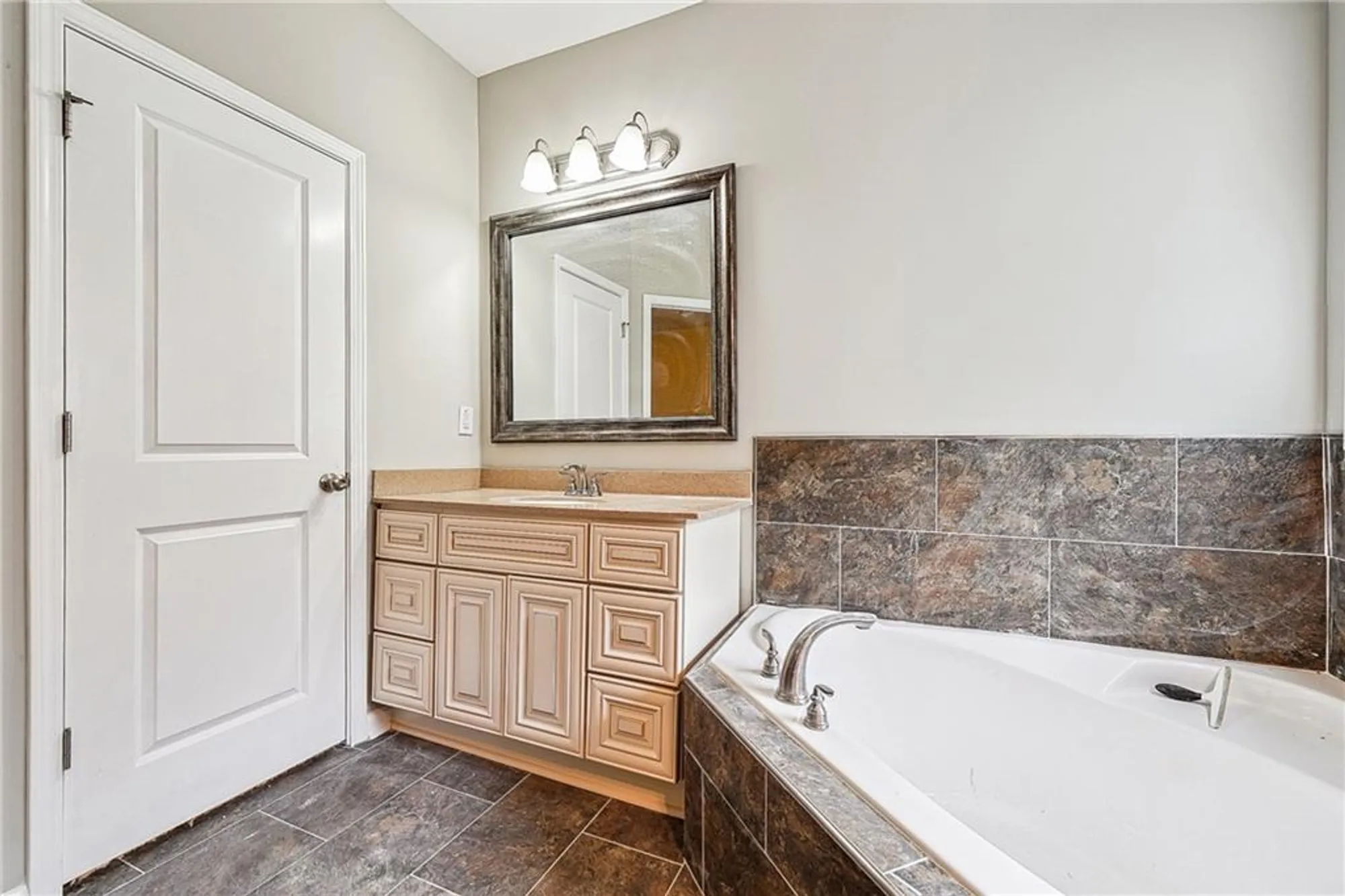 Property Slideshow image 21 of 33 | 6722 blue heron way, Flowery Branch, GA, 30542