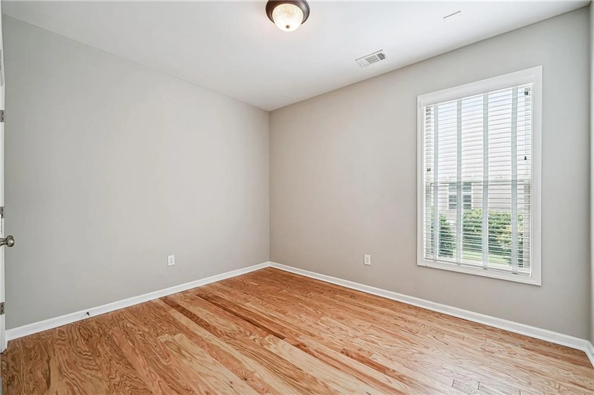 Property Slideshow image 24 of 33 | 6722 blue heron way, Flowery Branch, GA, 30542