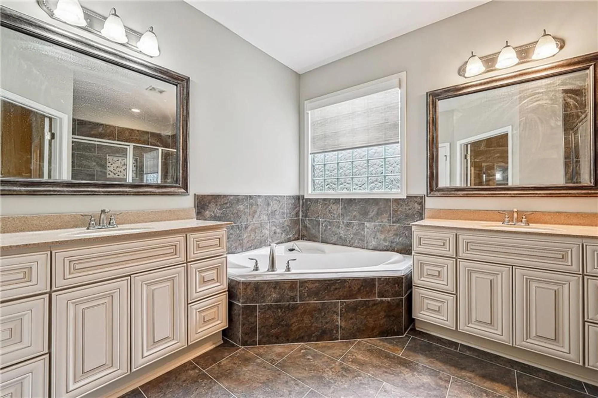 Property Slideshow image 20 of 33 | 6722 blue heron way, Flowery Branch, GA, 30542