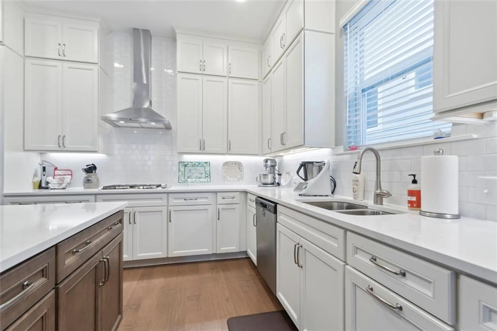 Property Slideshow image 12 of 39 | 6985 river rock dr, Flowery Branch, GA, 30542