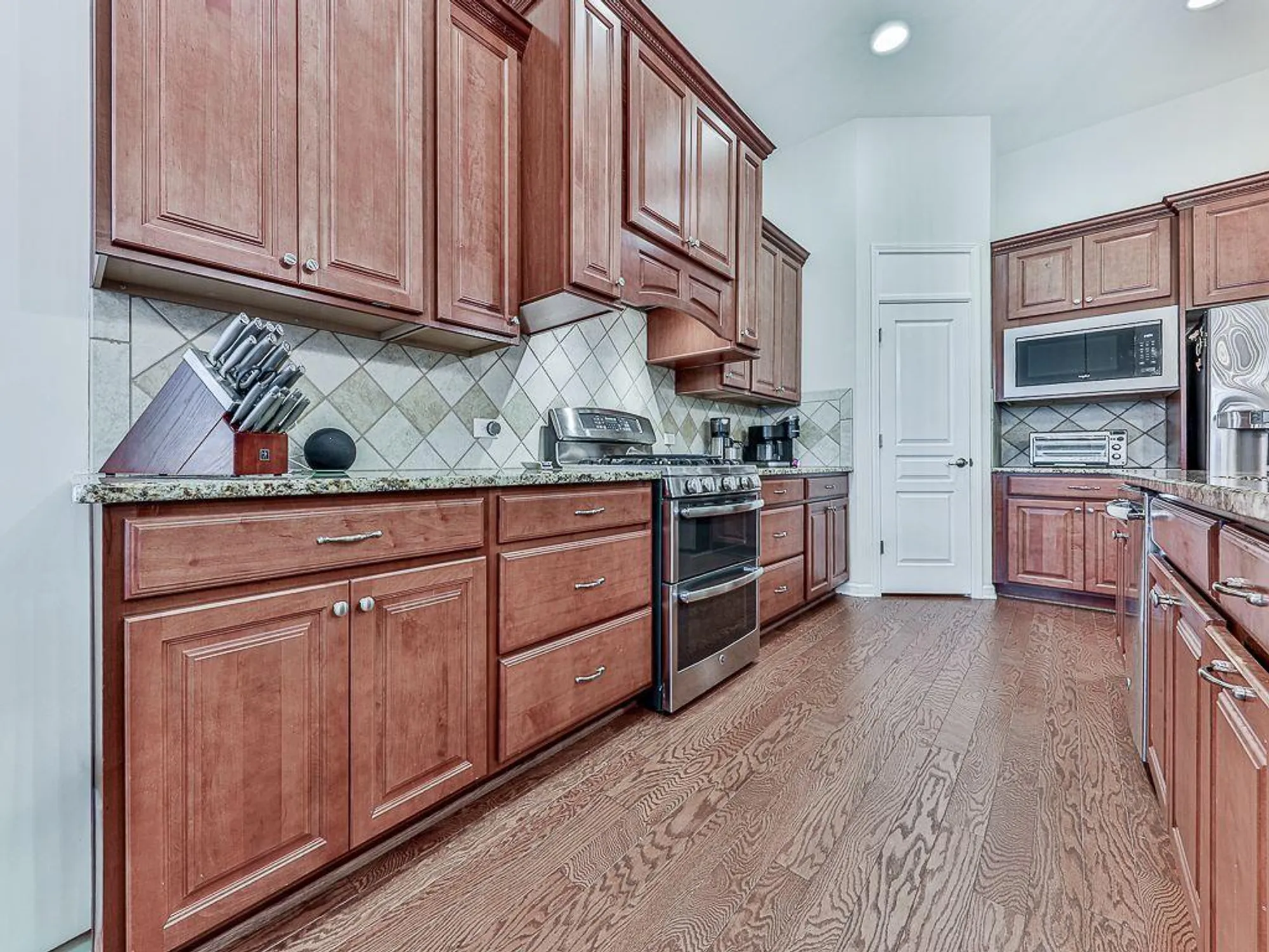 Property Slideshow image 15 of 73 | 206 canyon fairway trce, Canton, GA, 30114