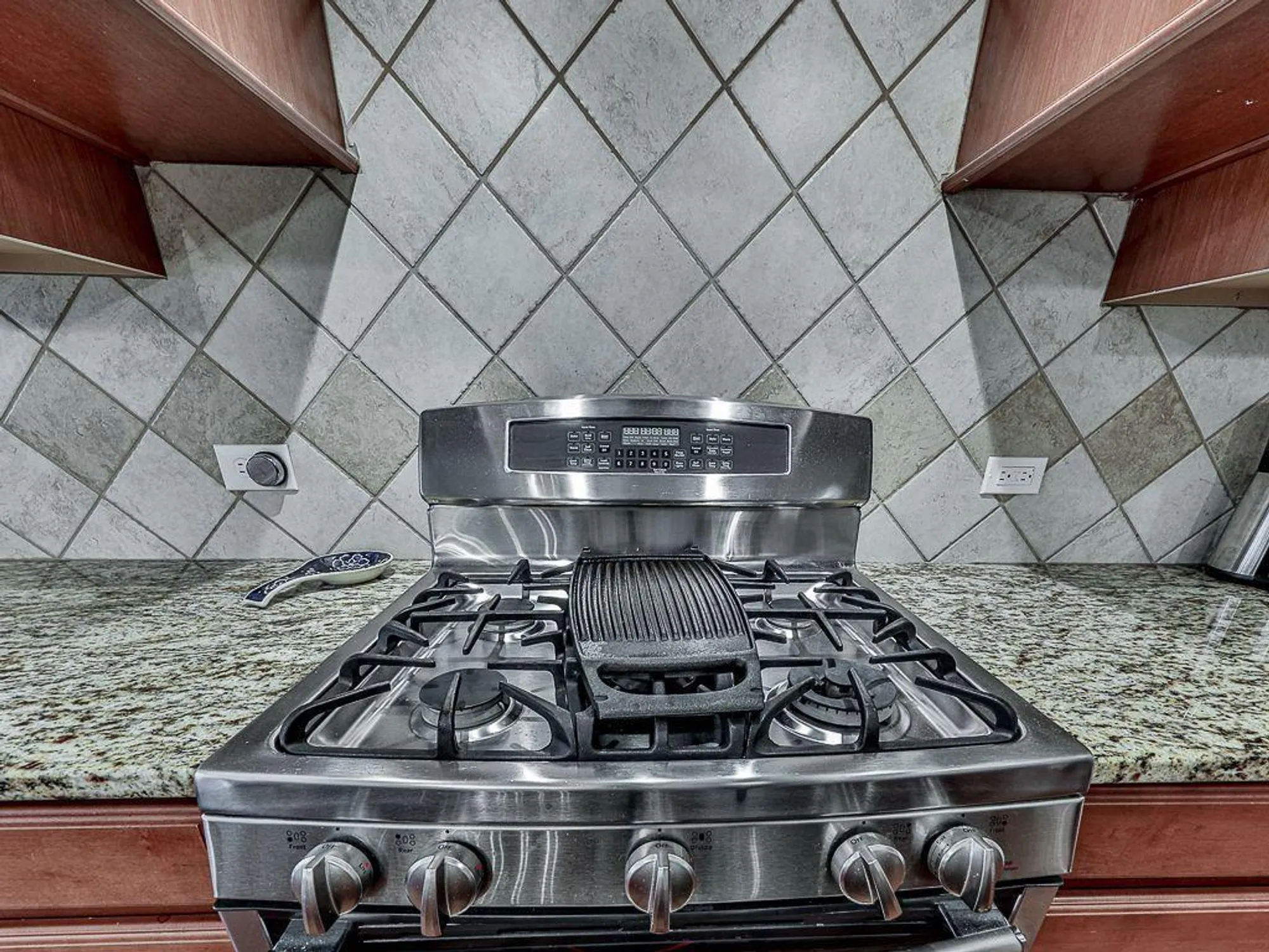 Property Slideshow image 16 of 73 | 206 canyon fairway trce, Canton, GA, 30114