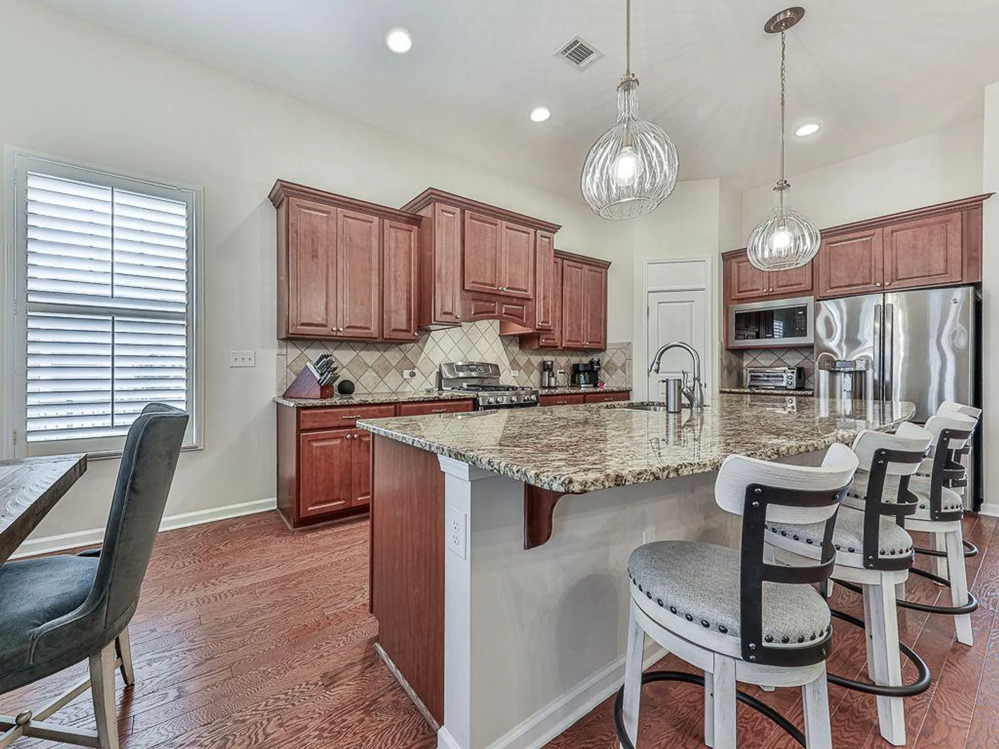 Property Slideshow image 18 of 73 | 206 canyon fairway trce, Canton, GA, 30114