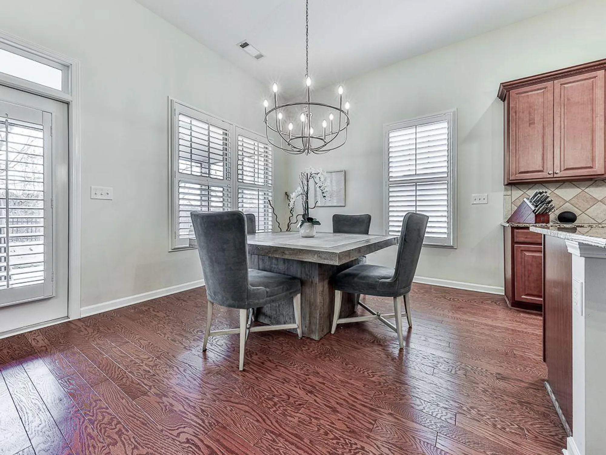 Property Slideshow image 19 of 73 | 206 canyon fairway trce, Canton, GA, 30114