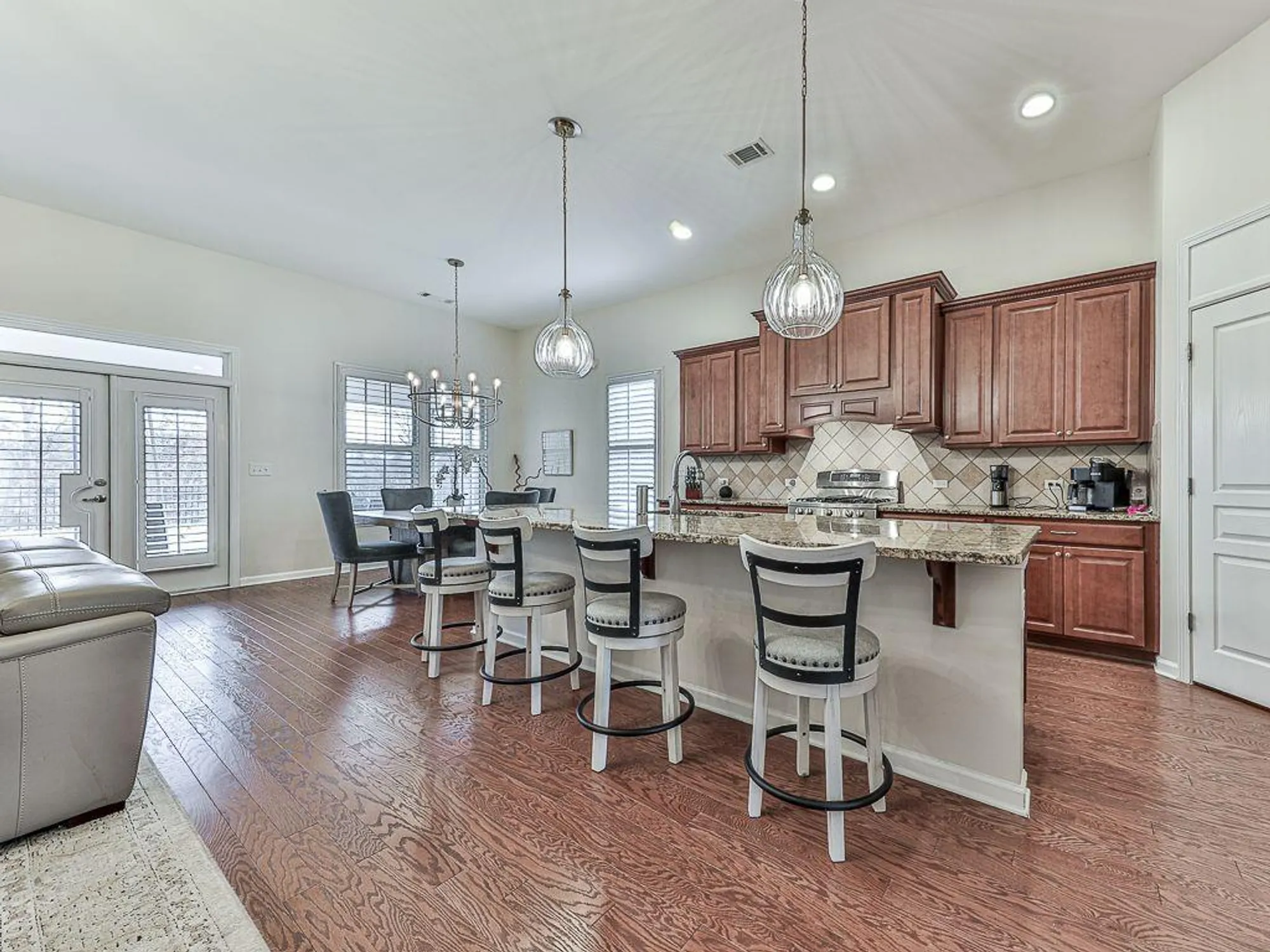 Property Slideshow image 12 of 73 | 206 canyon fairway trce, Canton, GA, 30114