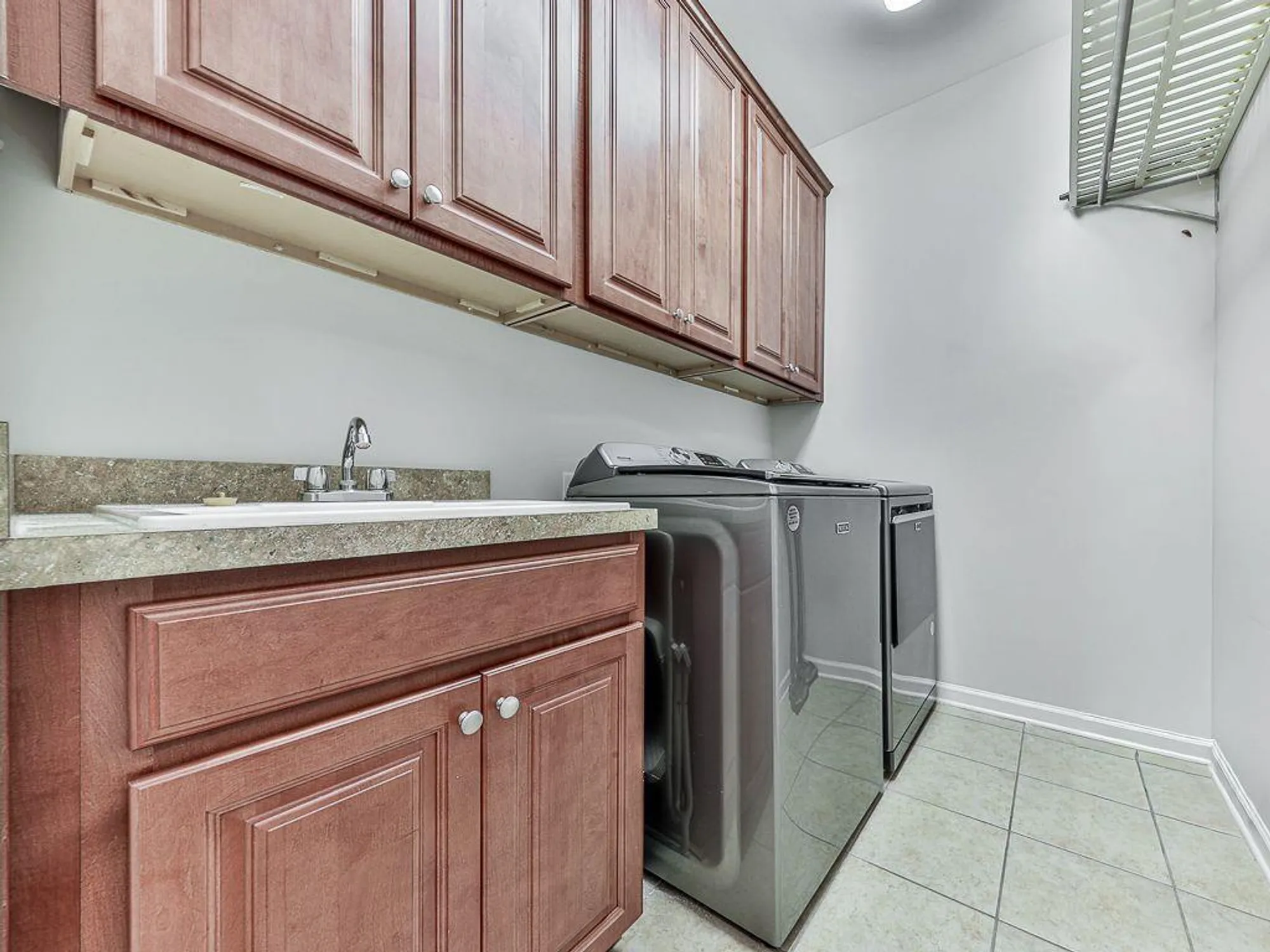 Property Slideshow image 33 of 73 | 206 canyon fairway trce, Canton, GA, 30114