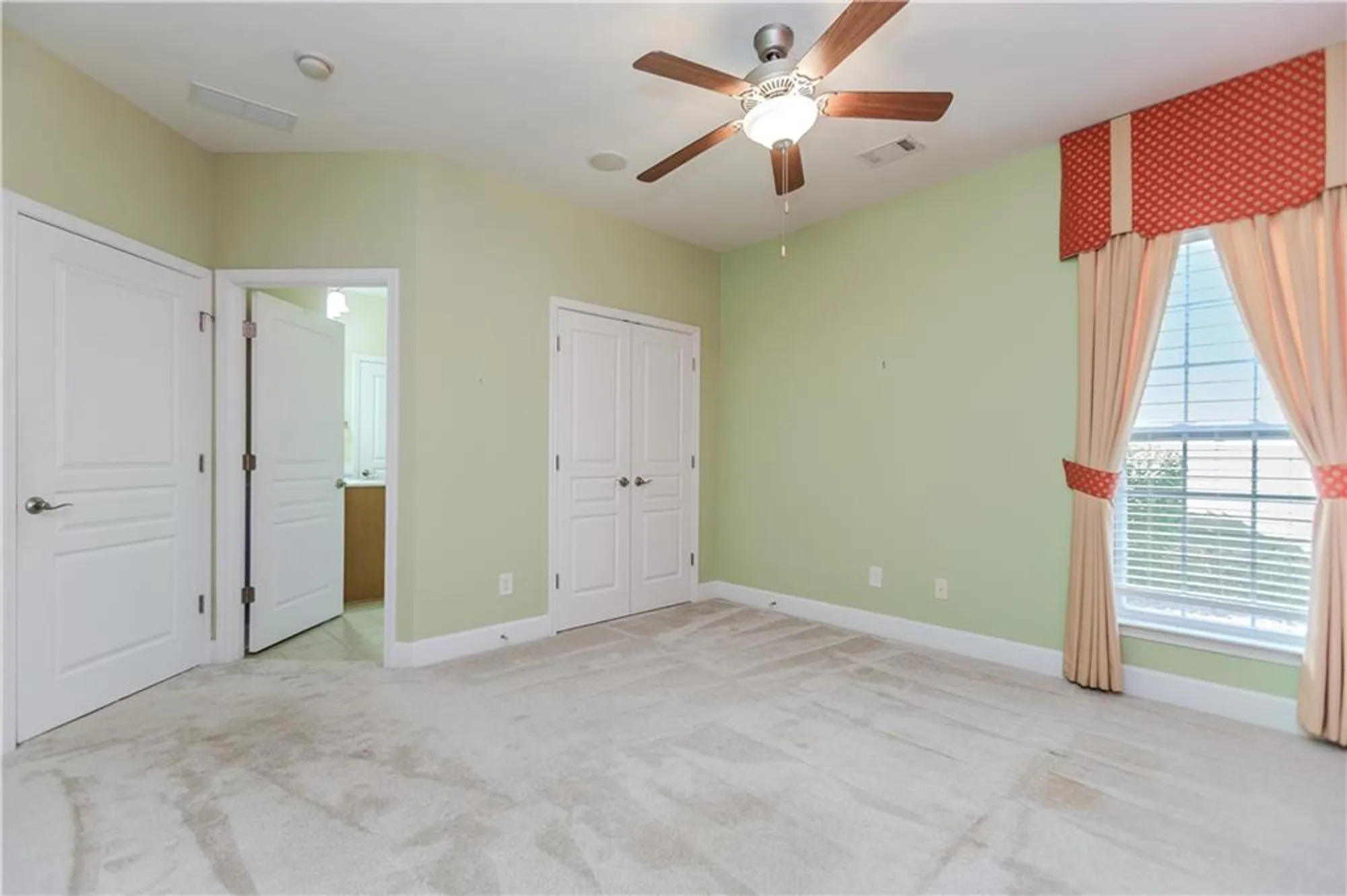 Property Slideshow image 24 of 47 | 115 creekside ct, Griffin, GA, 30223