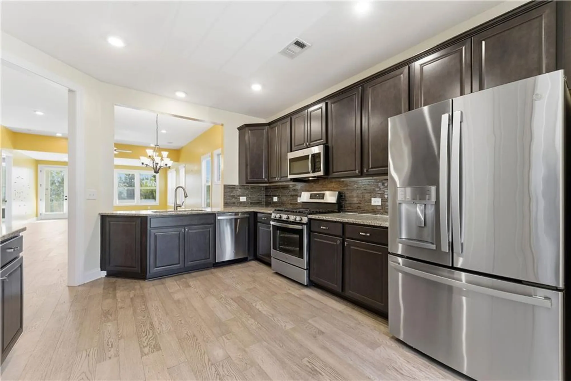 Property Slideshow image 8 of 23 | 321 cottonwood cir, Peachtree City, GA, 30269