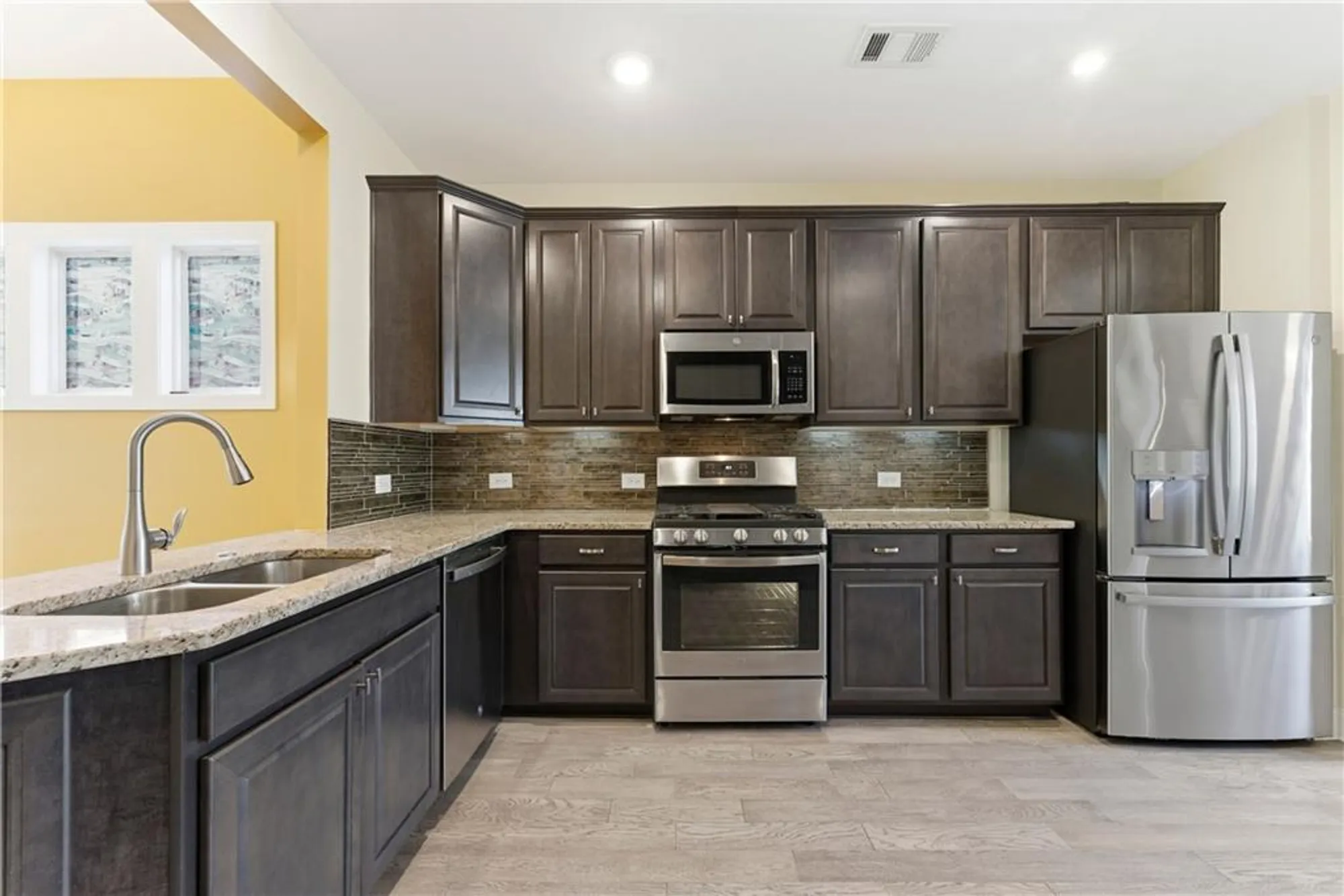 Property Slideshow image 6 of 23 | 321 cottonwood cir, Peachtree City, GA, 30269