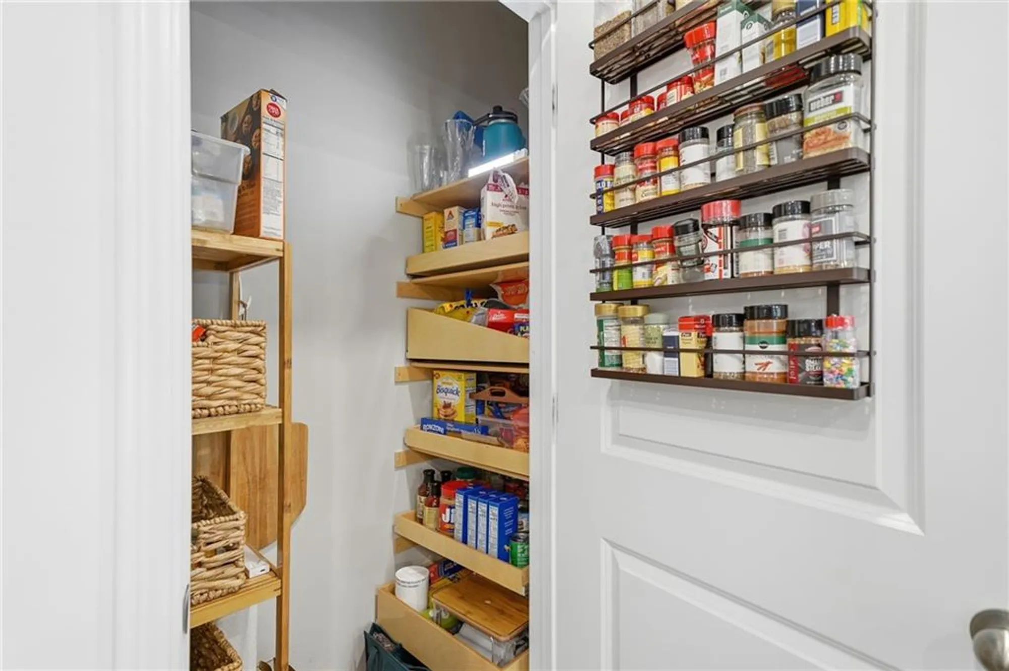 Property Slideshow image 15 of 59 | 707 evergreen ln, Canton, GA, 30114