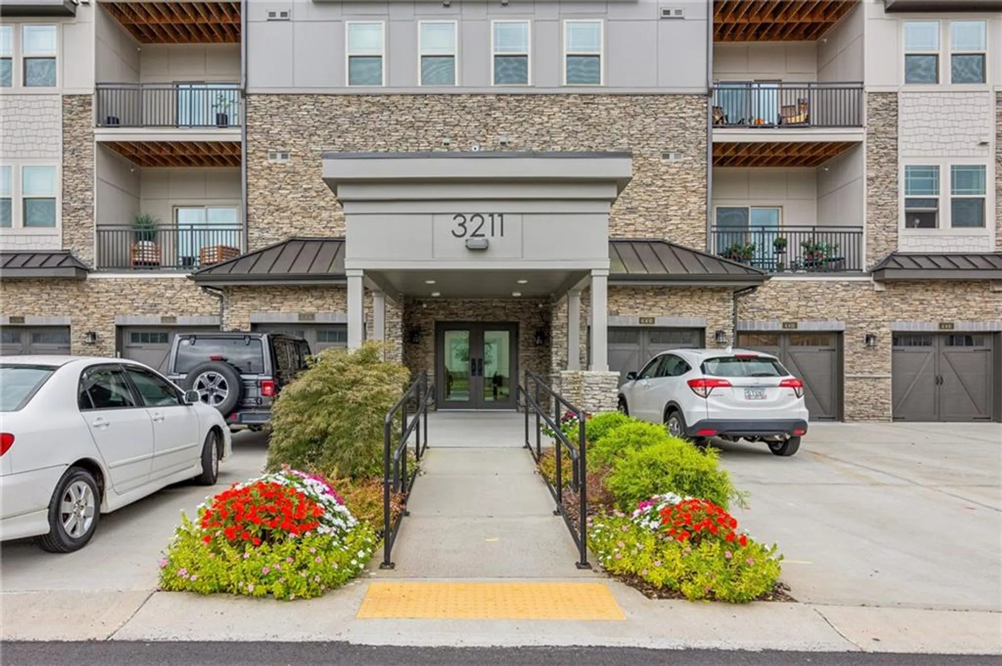 Property Slideshow image 5 of 42 | 3211 orwell way unit 4205, Cumming, GA, 30041