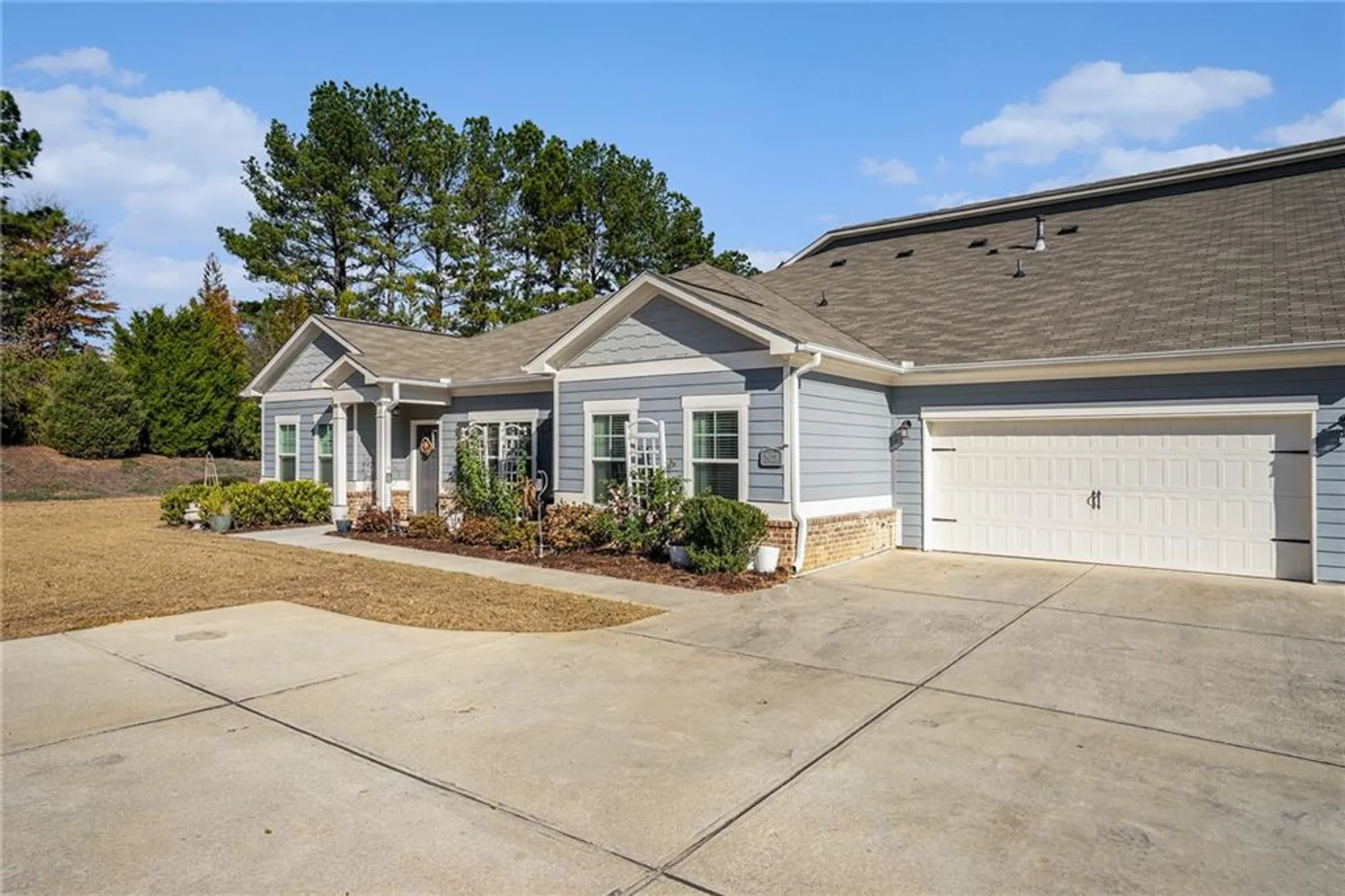Property Slideshow image 6 of 32 | 2473 rathburn cir, Loganville, GA, 30052