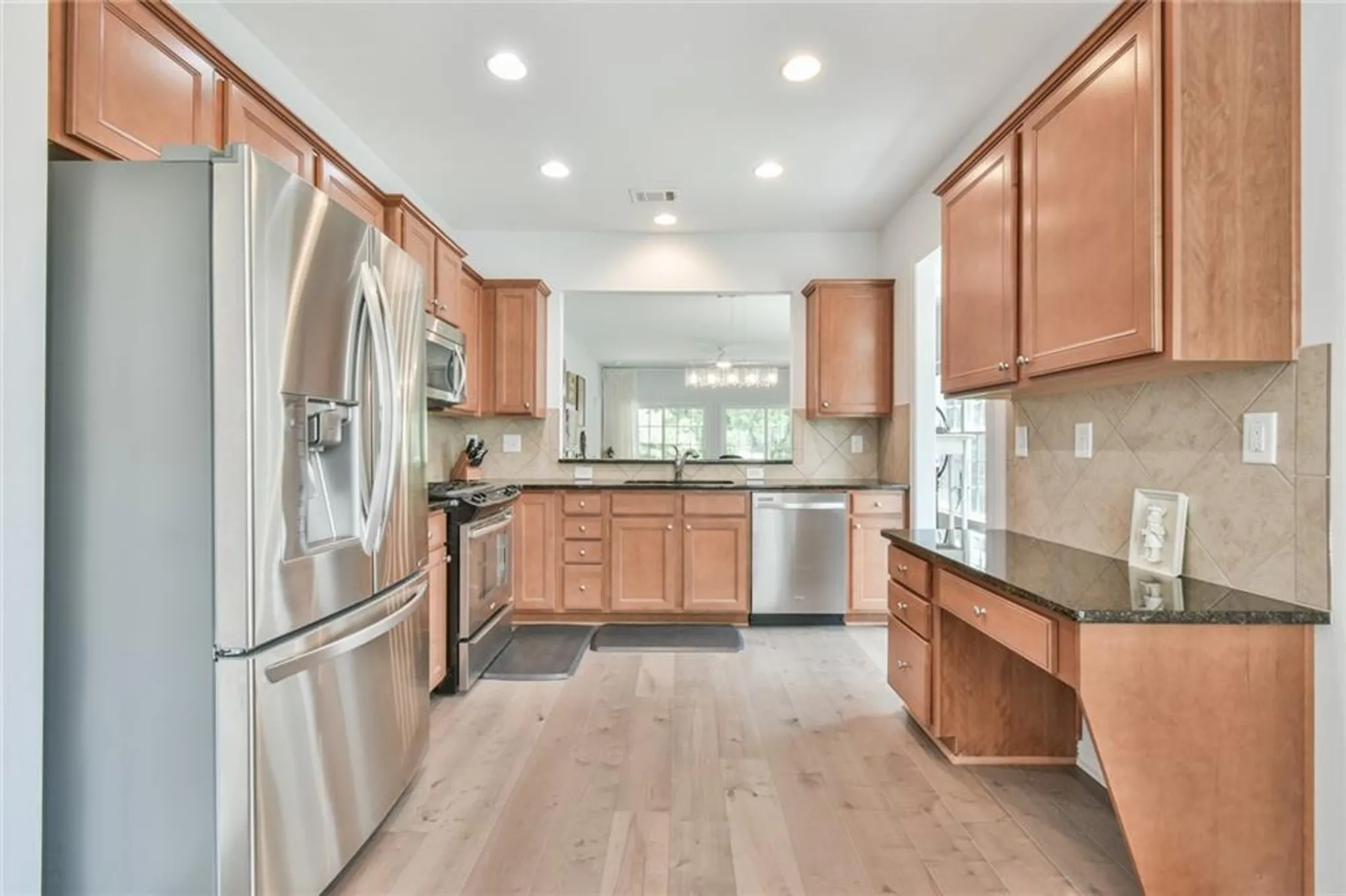 Property Slideshow image 4 of 30 | 6233 greenstone cir, Hoschton, GA, 30548