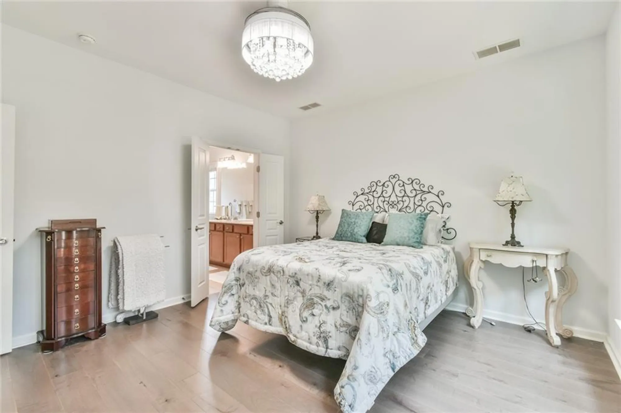 Property Slideshow image 21 of 30 | 6233 greenstone cir, Hoschton, GA, 30548