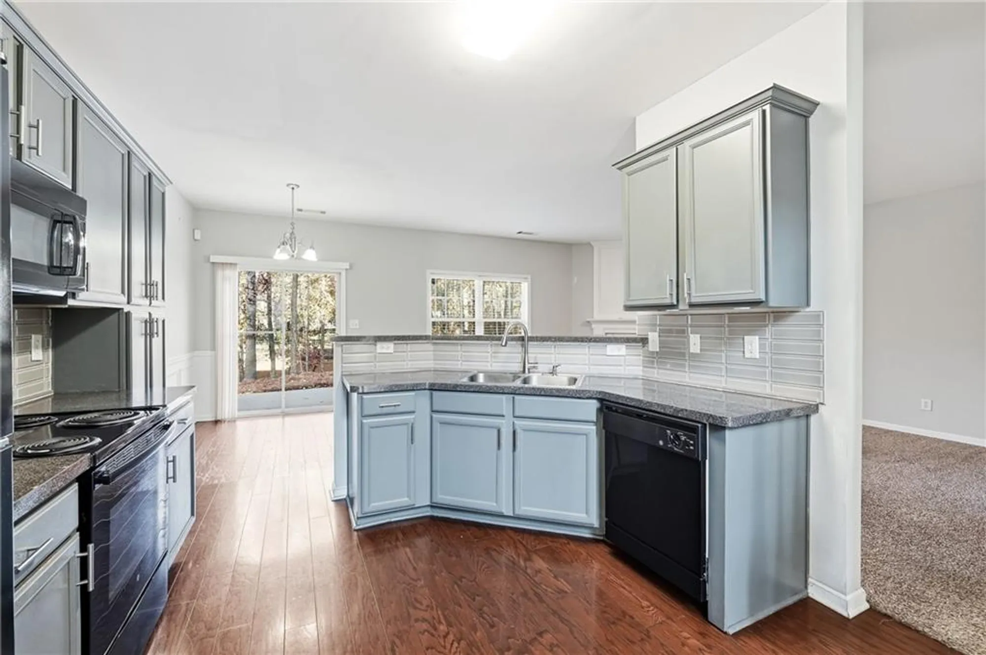 Property Slideshow image 8 of 38 | 384 creek manor way, Suwanee, GA, 30024