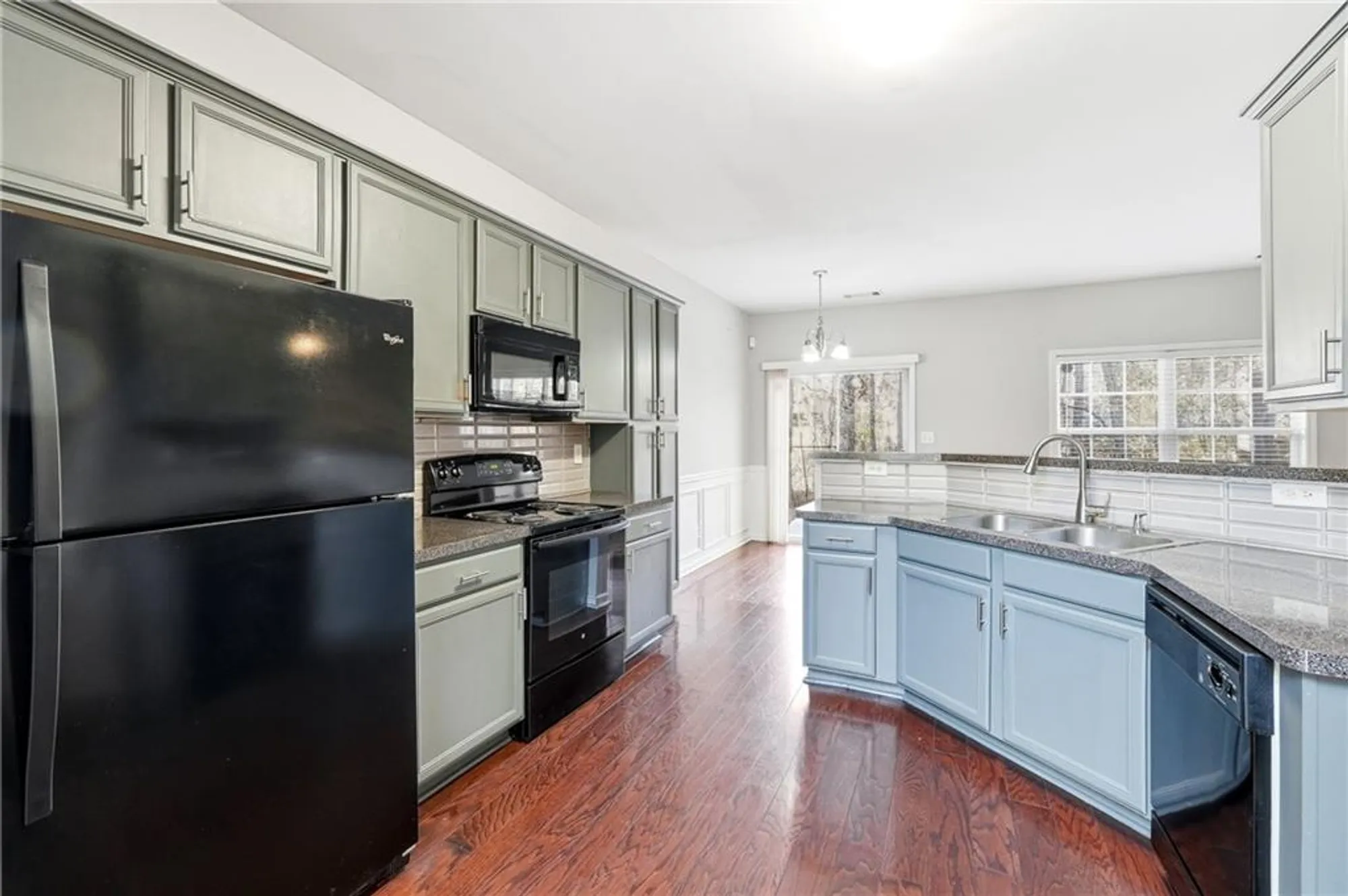 Property Slideshow image 9 of 38 | 384 creek manor way, Suwanee, GA, 30024