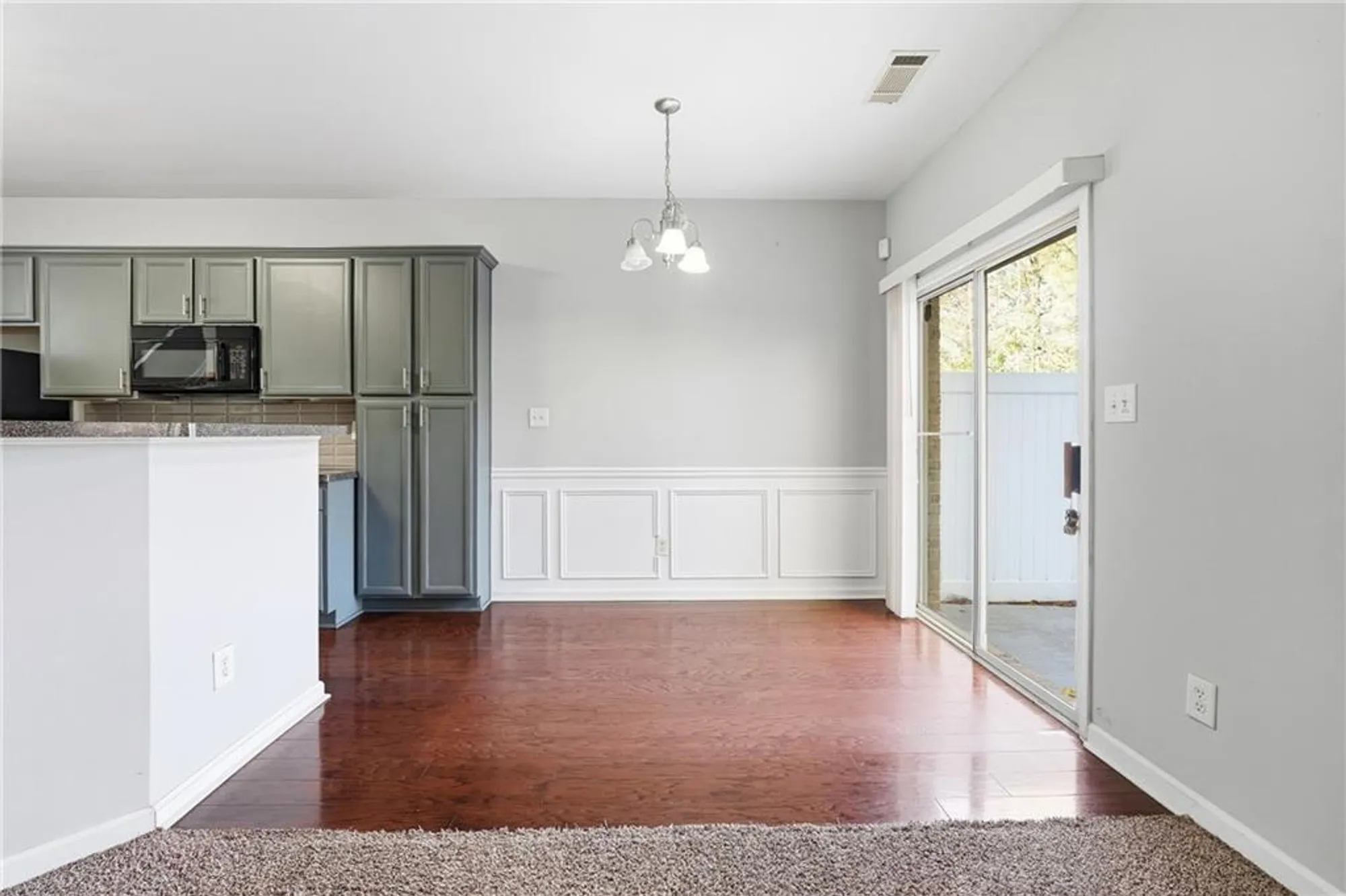 Property Slideshow image 11 of 38 | 384 creek manor way, Suwanee, GA, 30024