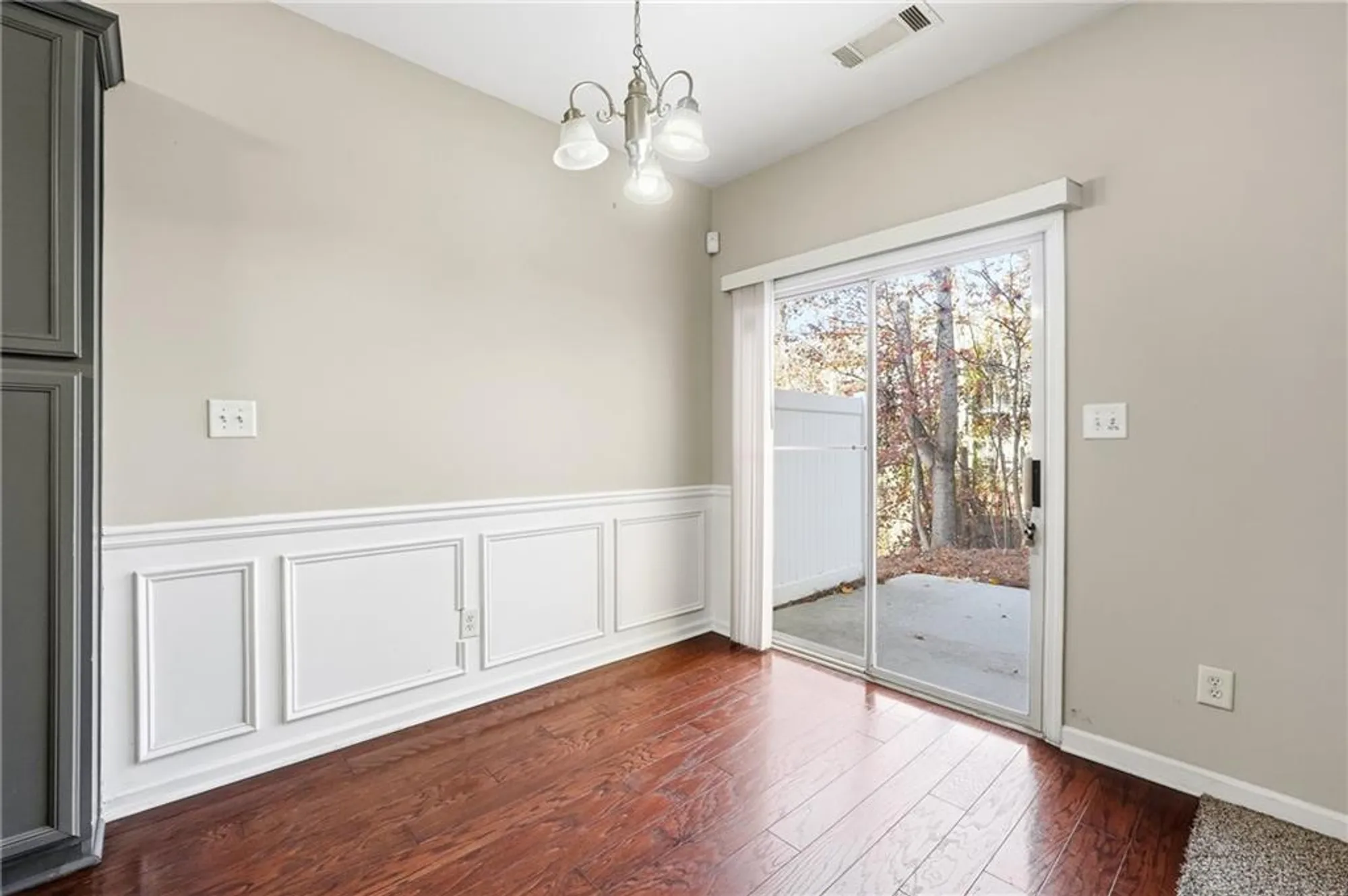 Property Slideshow image 12 of 38 | 384 creek manor way, Suwanee, GA, 30024