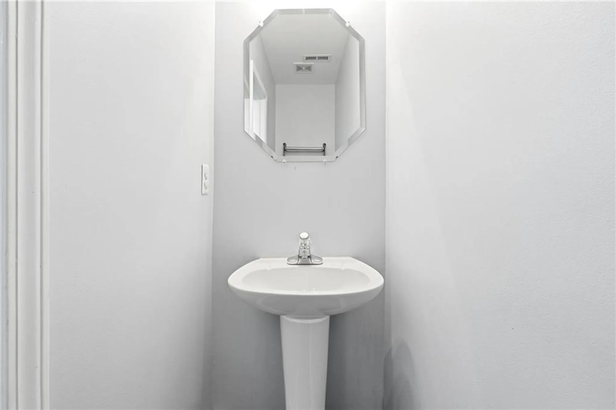 Property Slideshow image 17 of 38 | 384 creek manor way, Suwanee, GA, 30024