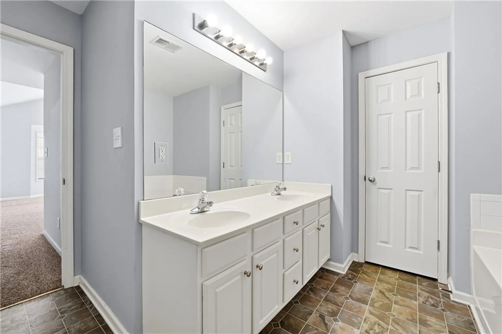Property Slideshow image 23 of 38 | 384 creek manor way, Suwanee, GA, 30024