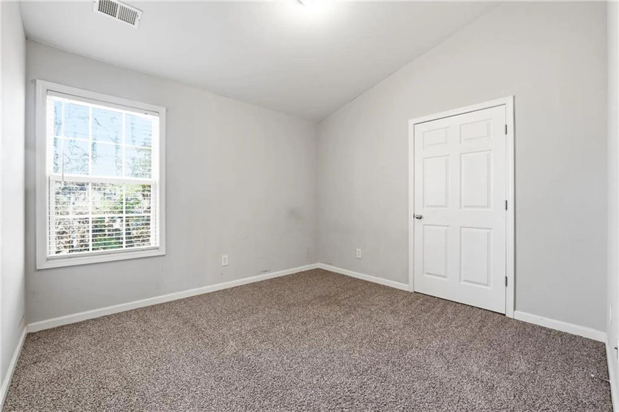 Property Slideshow image 24 of 38 | 384 creek manor way, Suwanee, GA, 30024