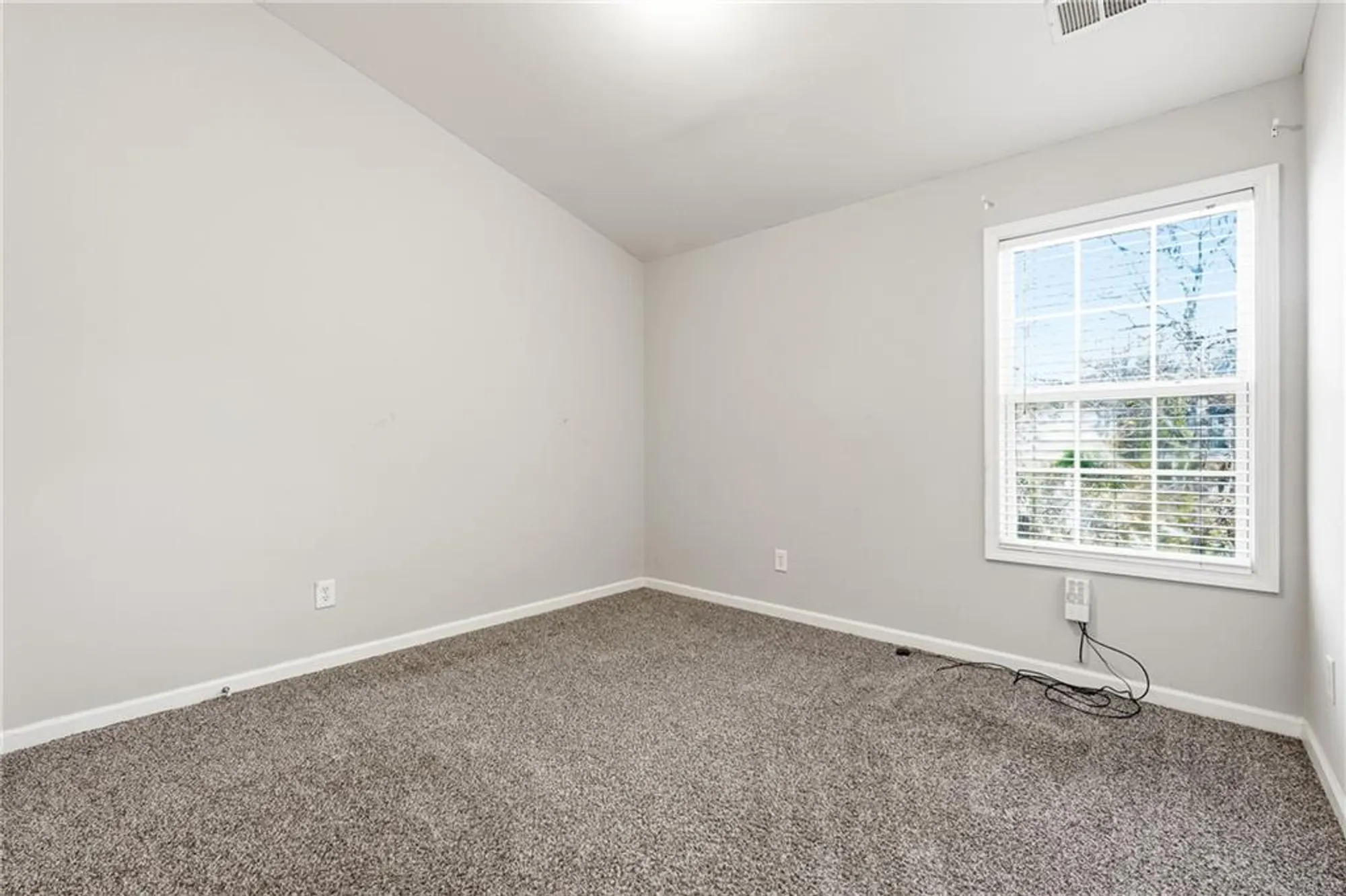 Property Slideshow image 25 of 38 | 384 creek manor way, Suwanee, GA, 30024