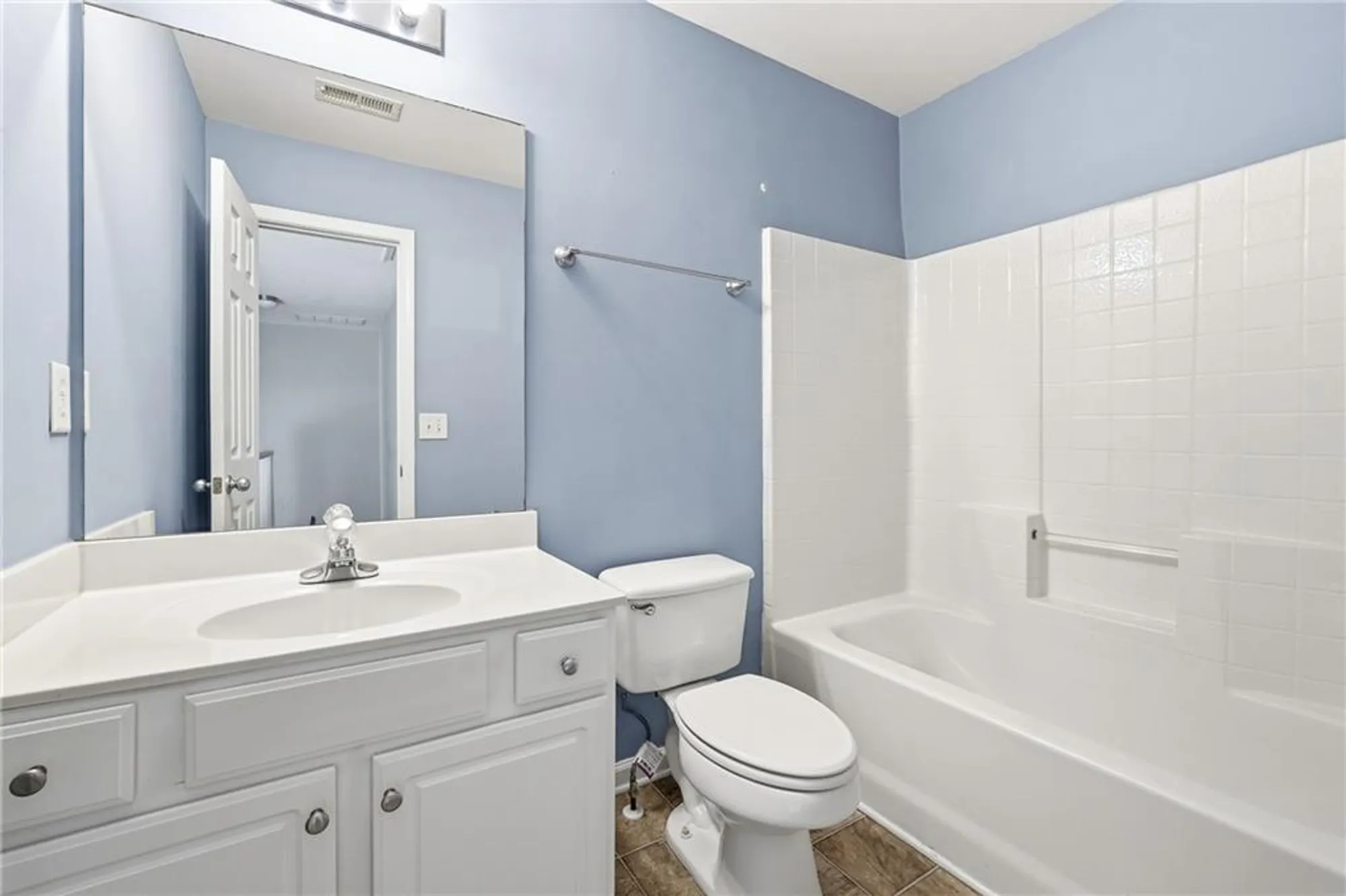 Property Slideshow image 26 of 38 | 384 creek manor way, Suwanee, GA, 30024