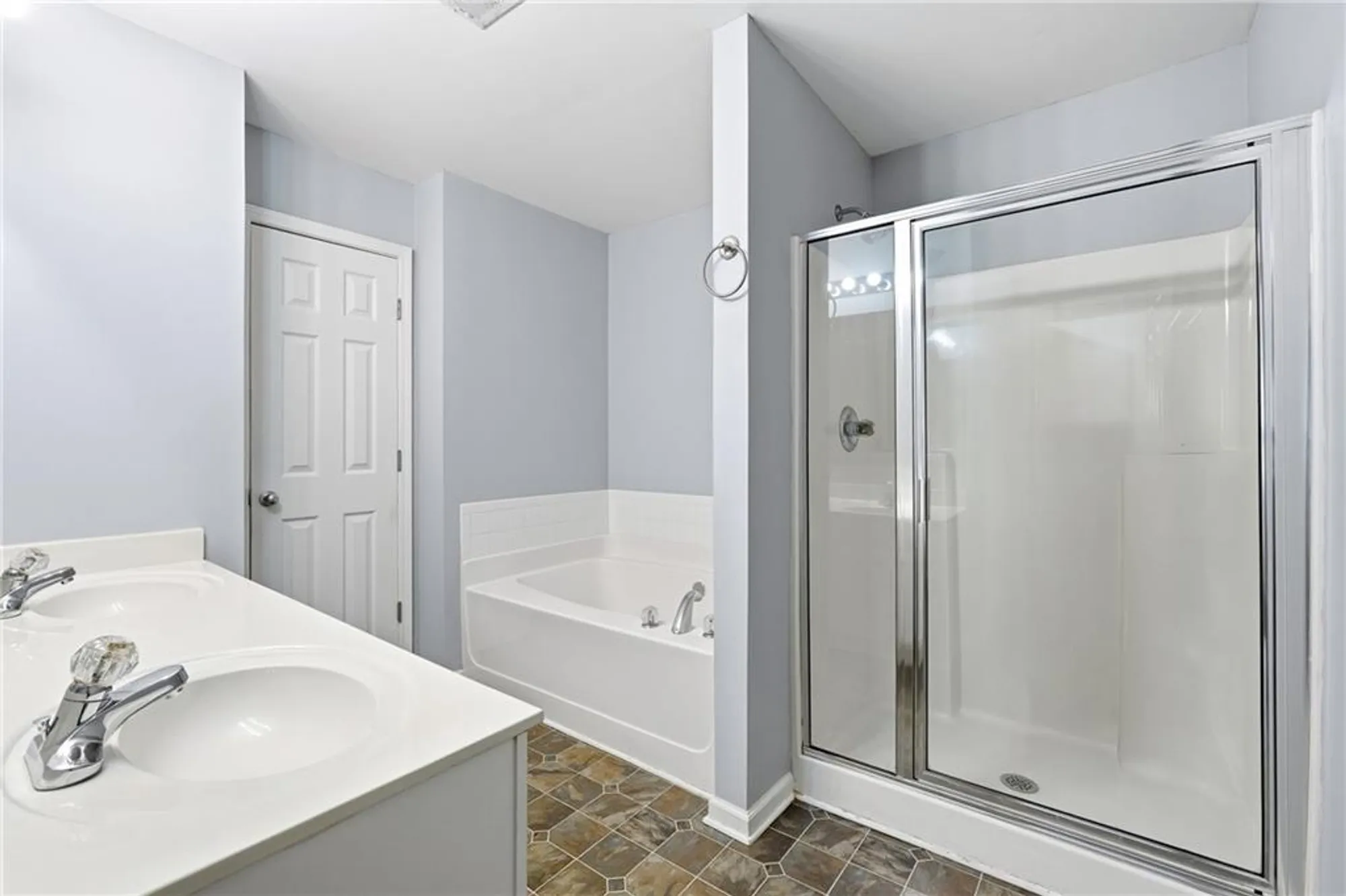 Property Slideshow image 22 of 38 | 384 creek manor way, Suwanee, GA, 30024