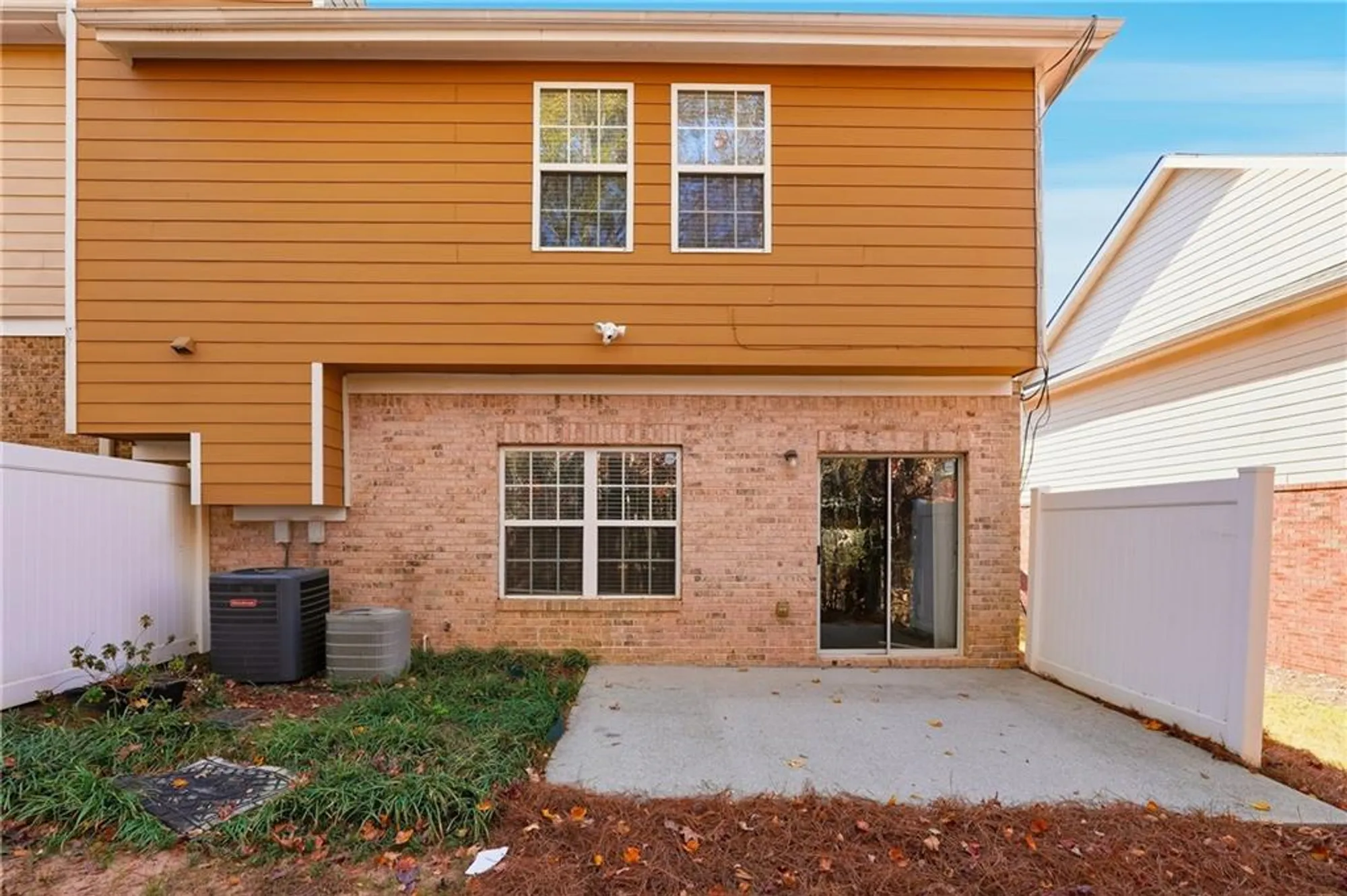 Property Slideshow image 30 of 38 | 384 creek manor way, Suwanee, GA, 30024