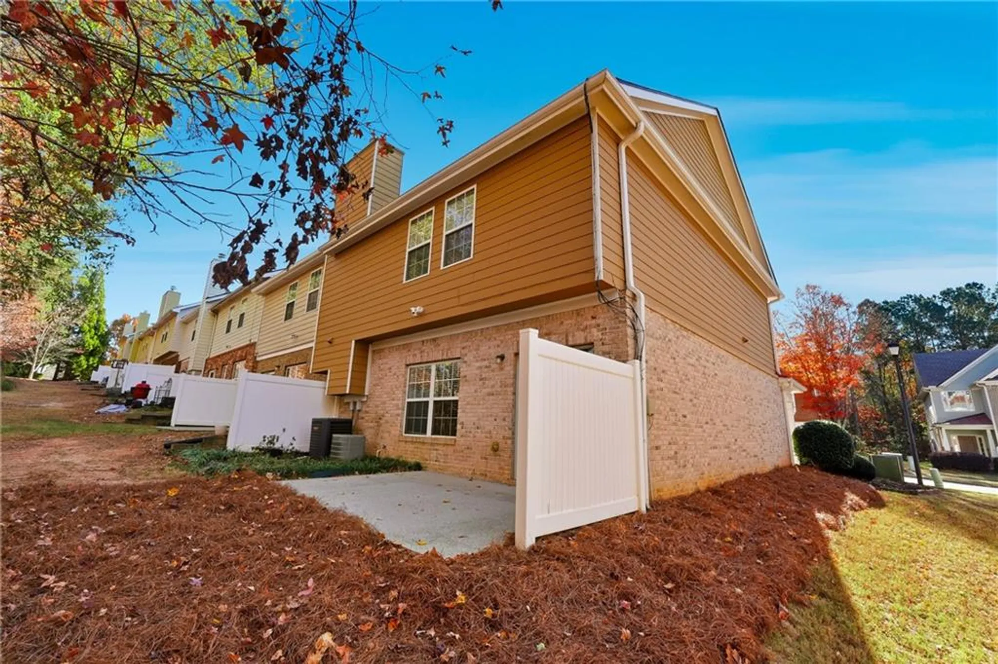 Property Slideshow image 31 of 38 | 384 creek manor way, Suwanee, GA, 30024