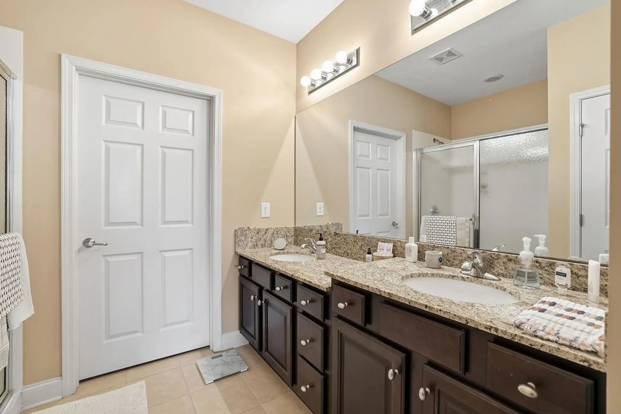 Property Slideshow image 25 of 35 | 238 orchards cir # 238, Woodstock, GA, 30188