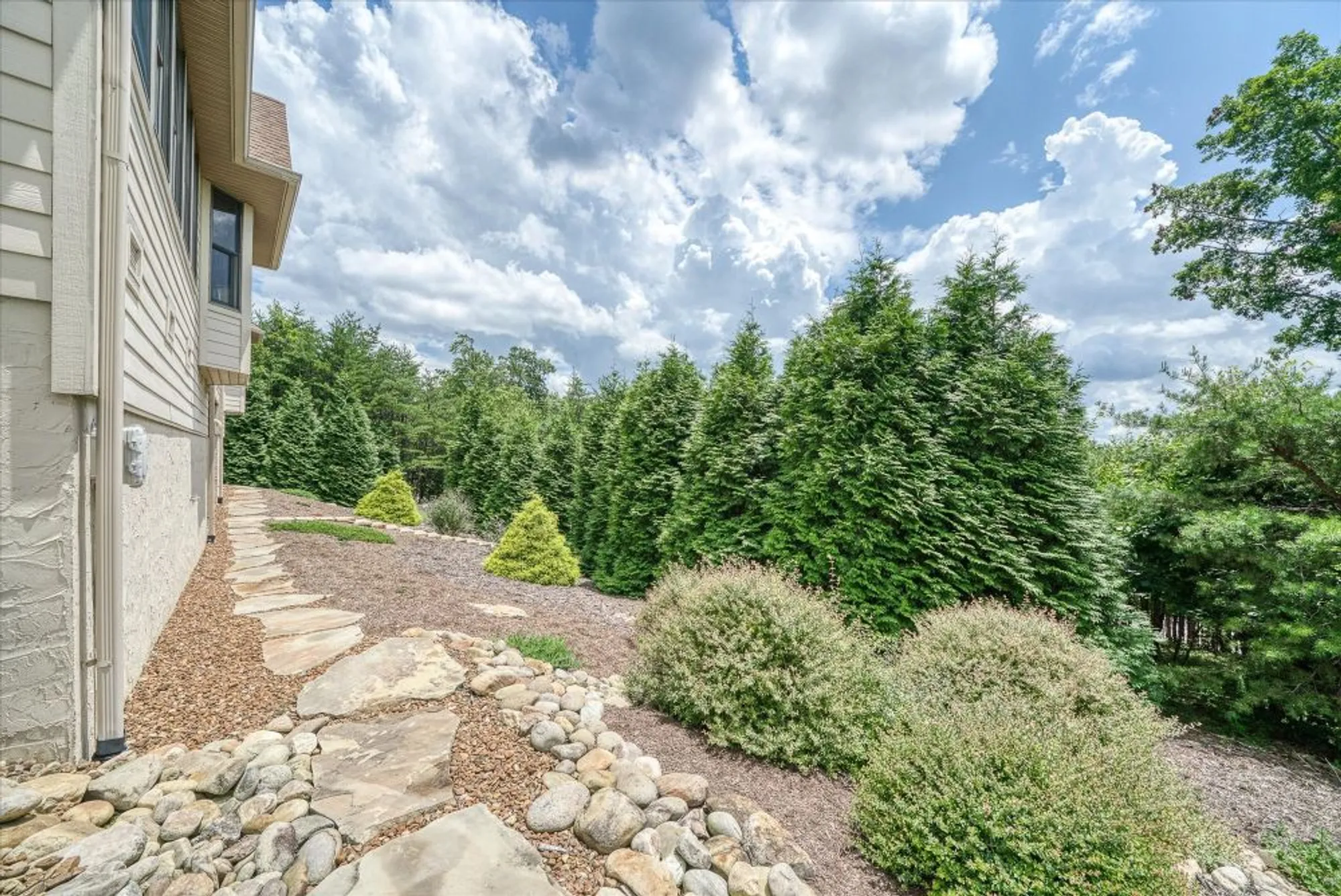 Property Slideshow image 4 of 81 | 61 bluff view ct, Crossville, TN, 38558