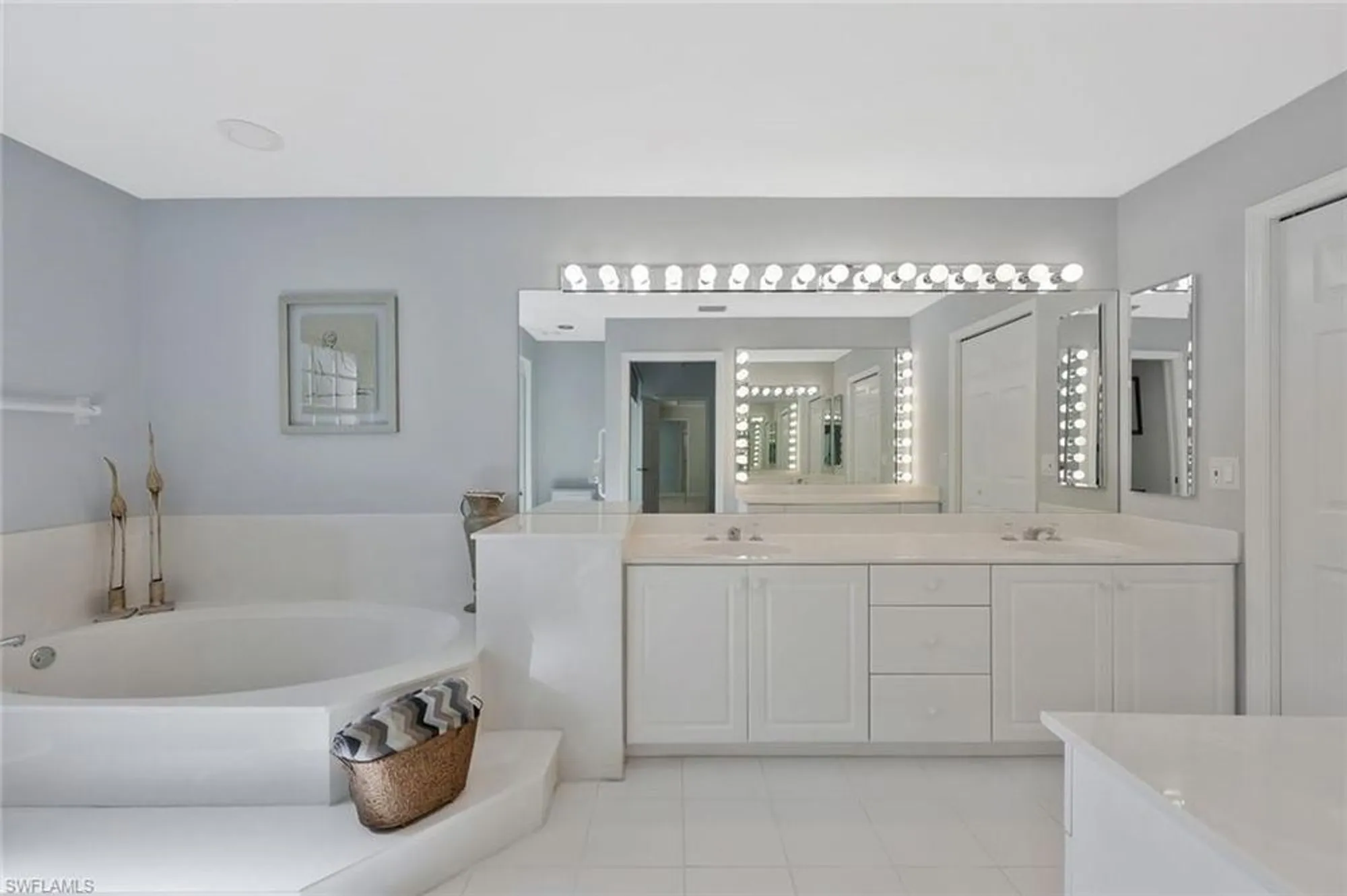 Property Slideshow image 14 of 22 | 180 via perignon # 101, Naples, FL, 34119