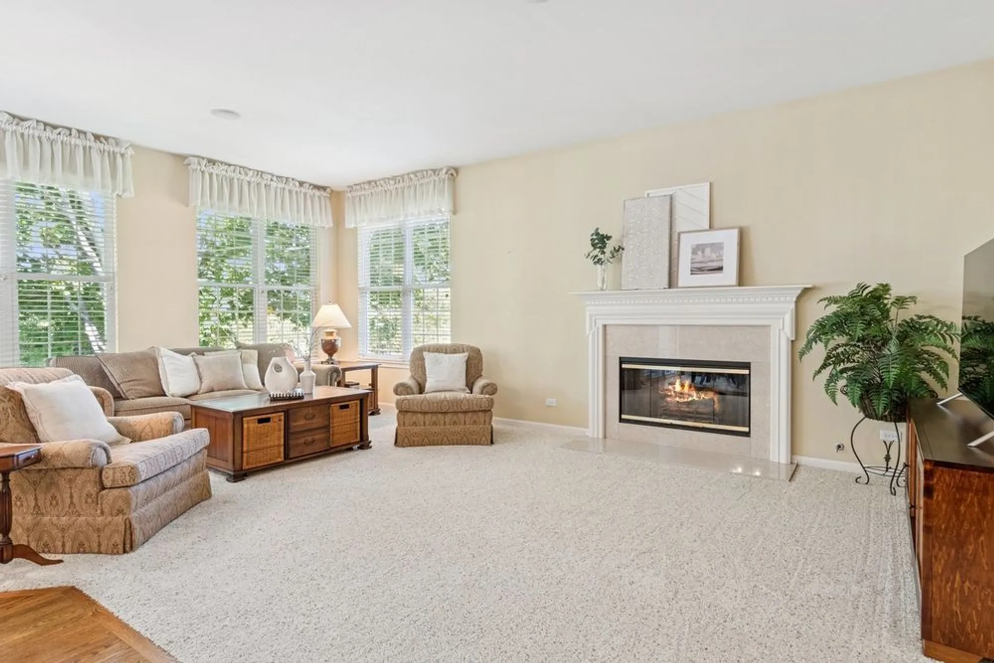 Property Slideshow image 13 of 40 | 1504 mansfield dr, Aurora, IL, 60502