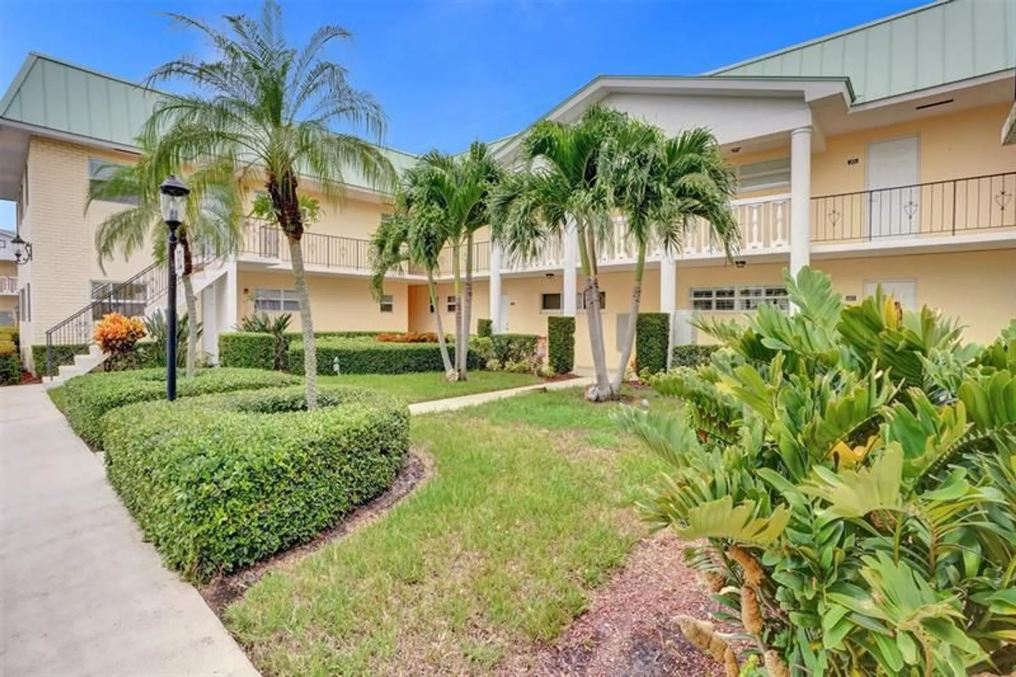 Property Slideshow image 30 of 38 | 32 colonial club dr apt 202, Boynton Beach, FL, 33435