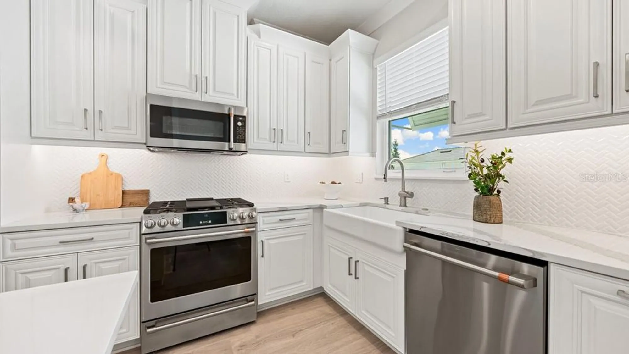 Property Slideshow image 11 of 62 | 4070 santa caterina blvd # 101, Bradenton, FL, 34211