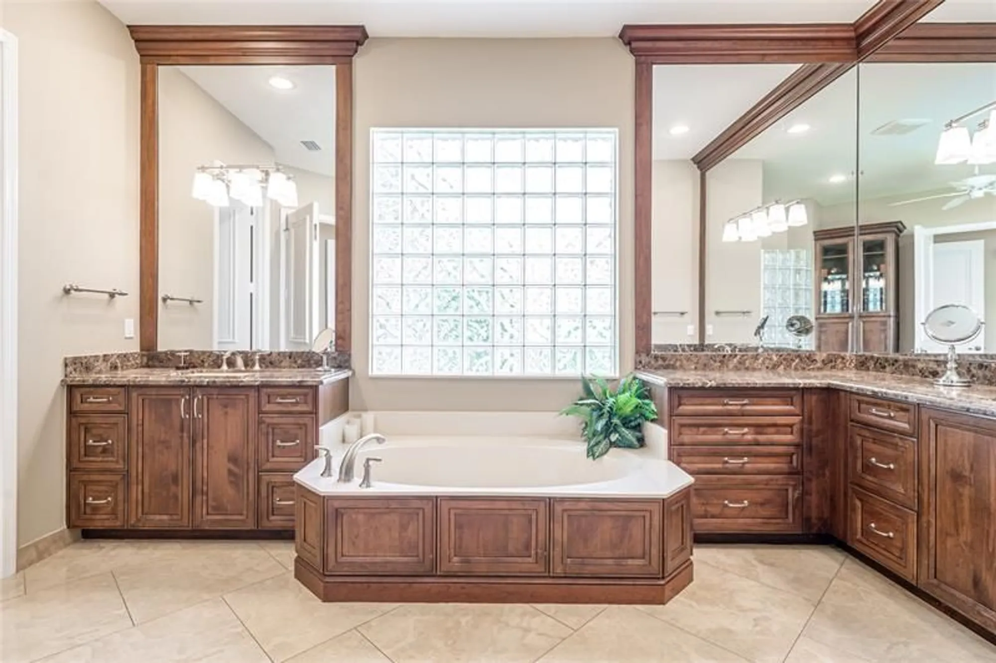 Property Slideshow image 19 of 40 | 10576 whitewind cir, Boynton Beach, FL, 33473