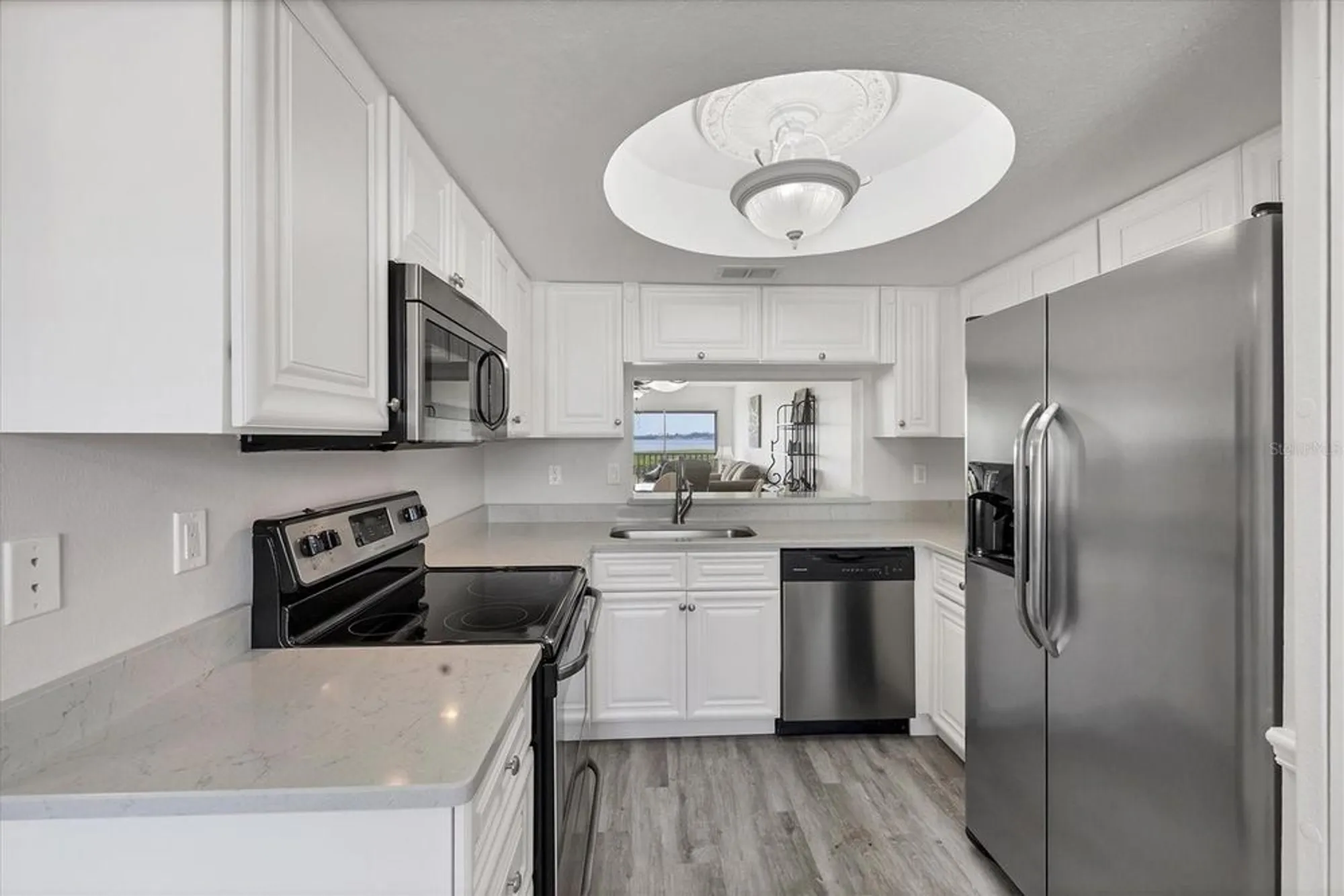 Property Slideshow image 8 of 28 | 1153 edgewater cir, Bradenton, FL, 34209