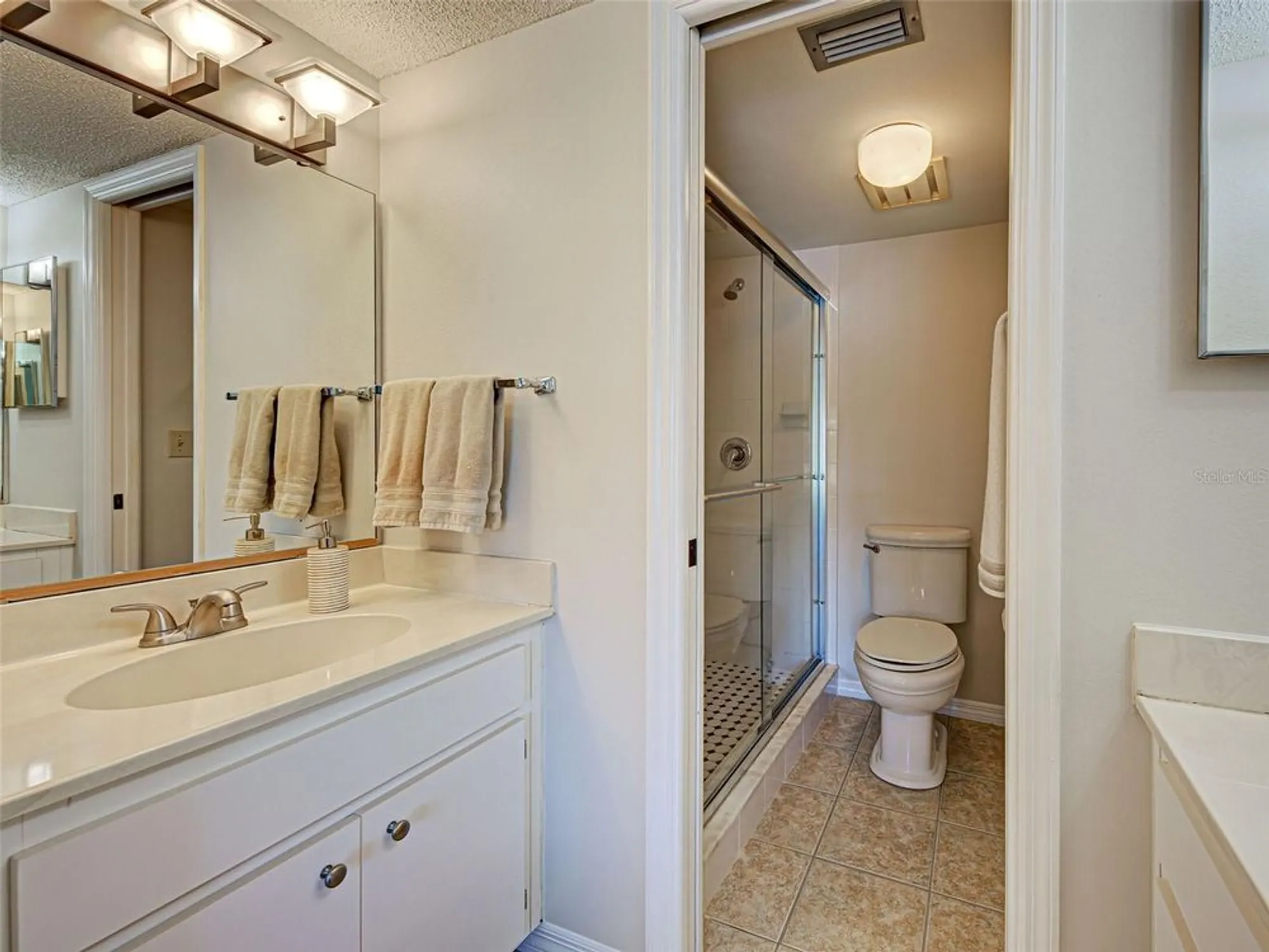 Property Slideshow image 32 of 54 | 406 cerromar cir 222, Venice, FL, 34293