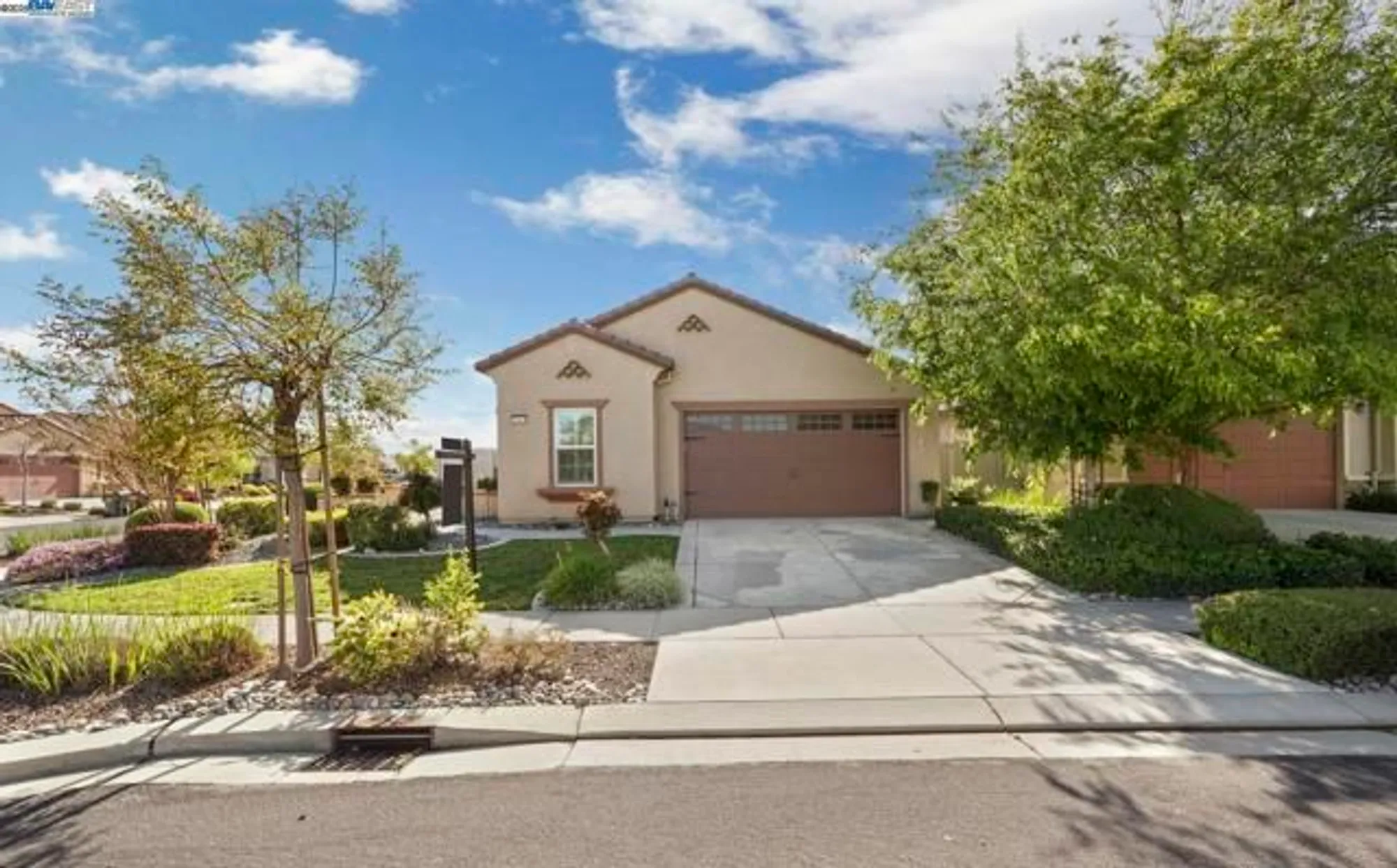 Property Slideshow image 4 of 54 | 2961 clear point way, Manteca, CA, 95336