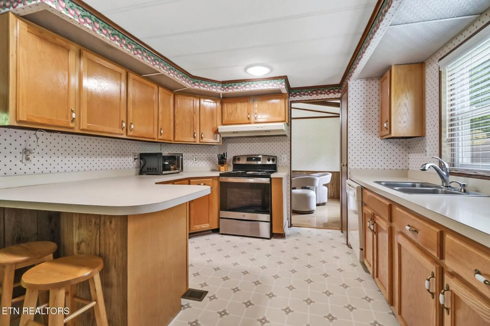 Property Slideshow image 12 of 28 | 20 robin hood ln, Crossville, TN, 38558