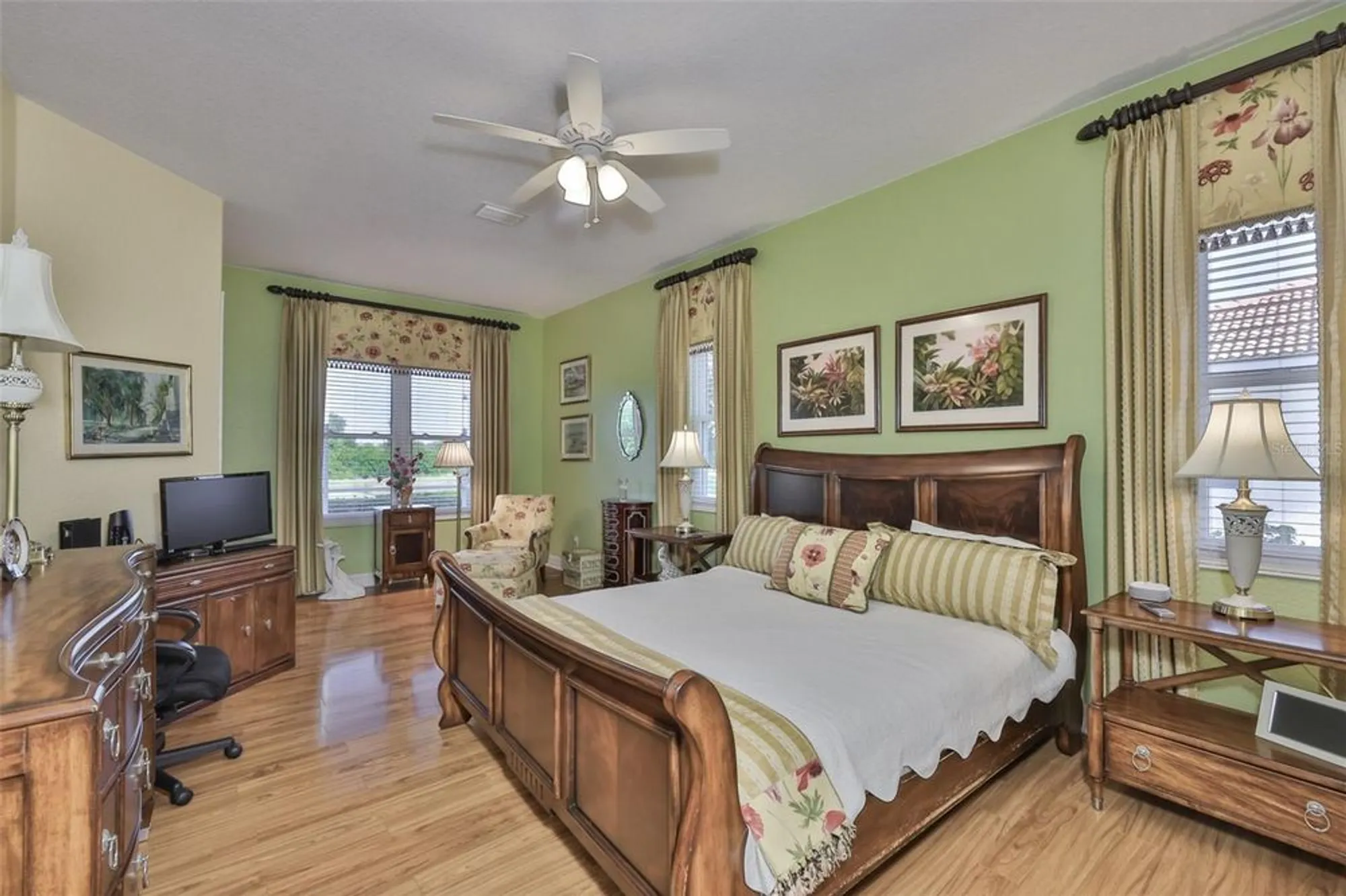 Property Slideshow image 21 of 48 | 327 noble faire dr, Sun City Center, FL, 33573